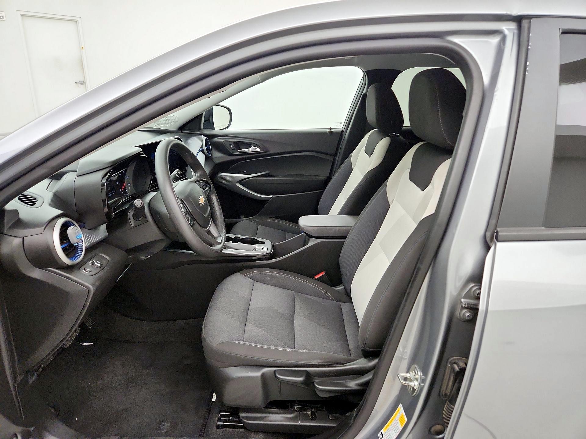 Thumbnail: 2024 Chevrolet Trax - 9