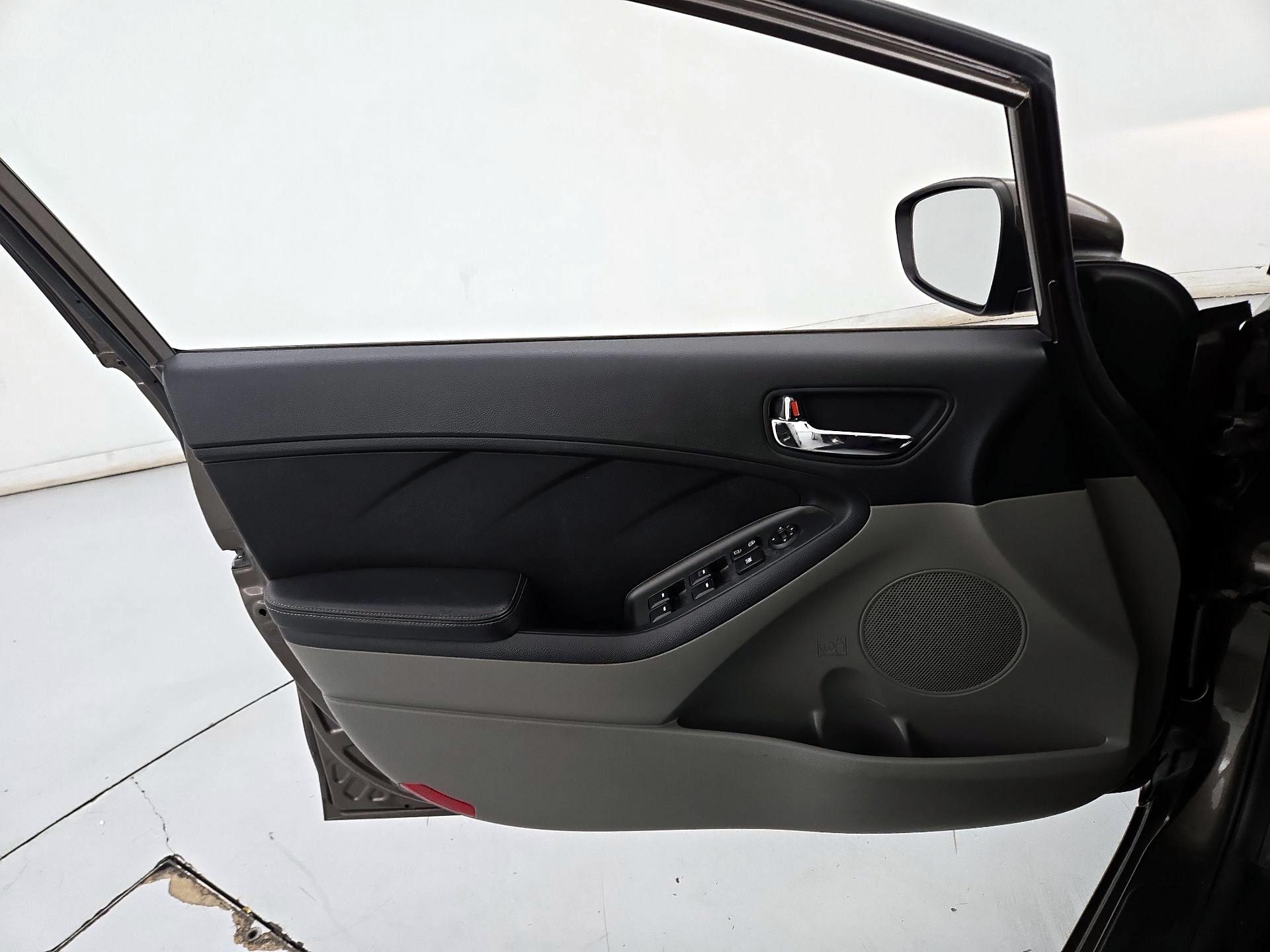 Thumbnail: 2014 Kia Forte - 12