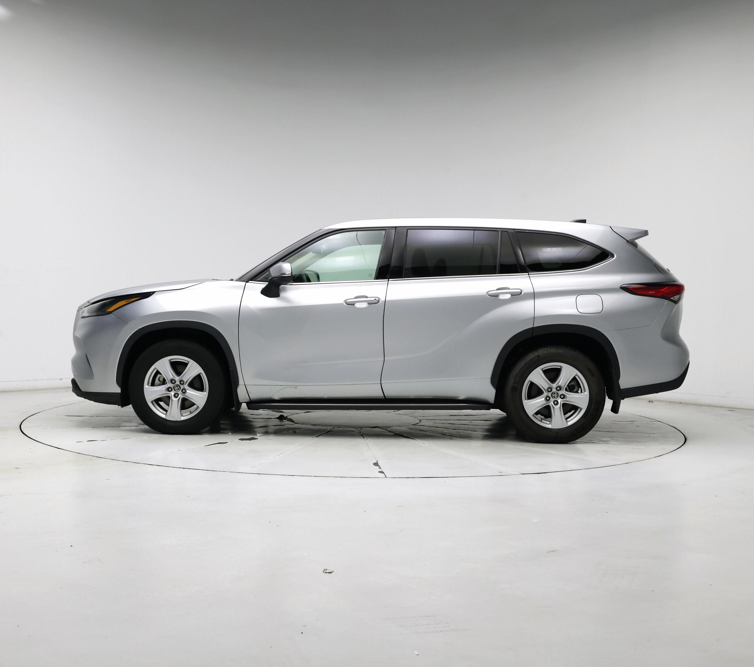 Thumbnail: 2022 Toyota Highlander - 3
