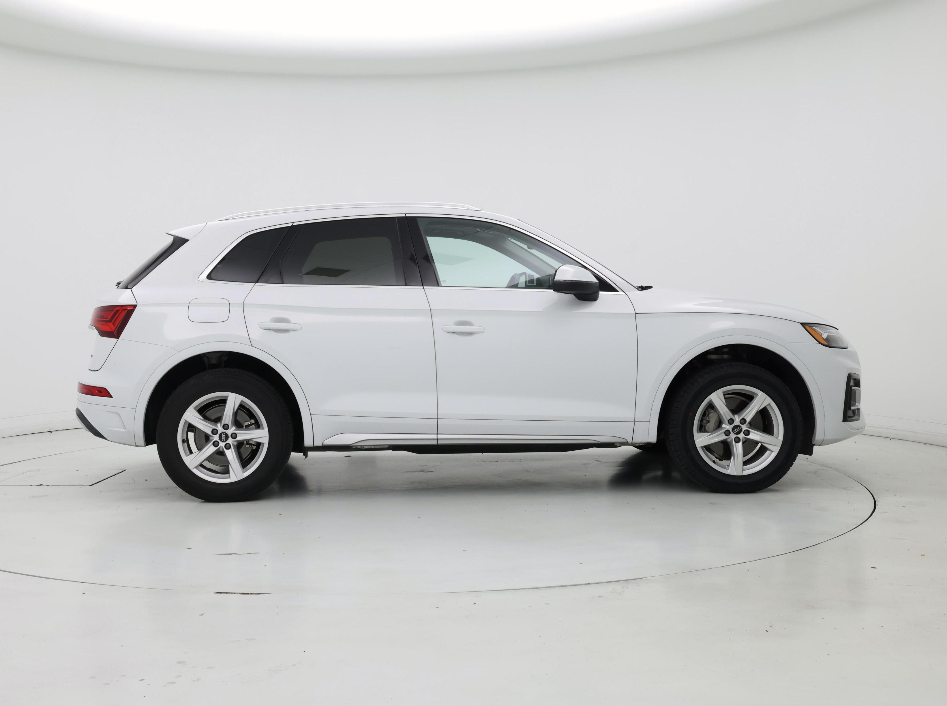 Thumbnail: 2023 Audi Q5 - 7