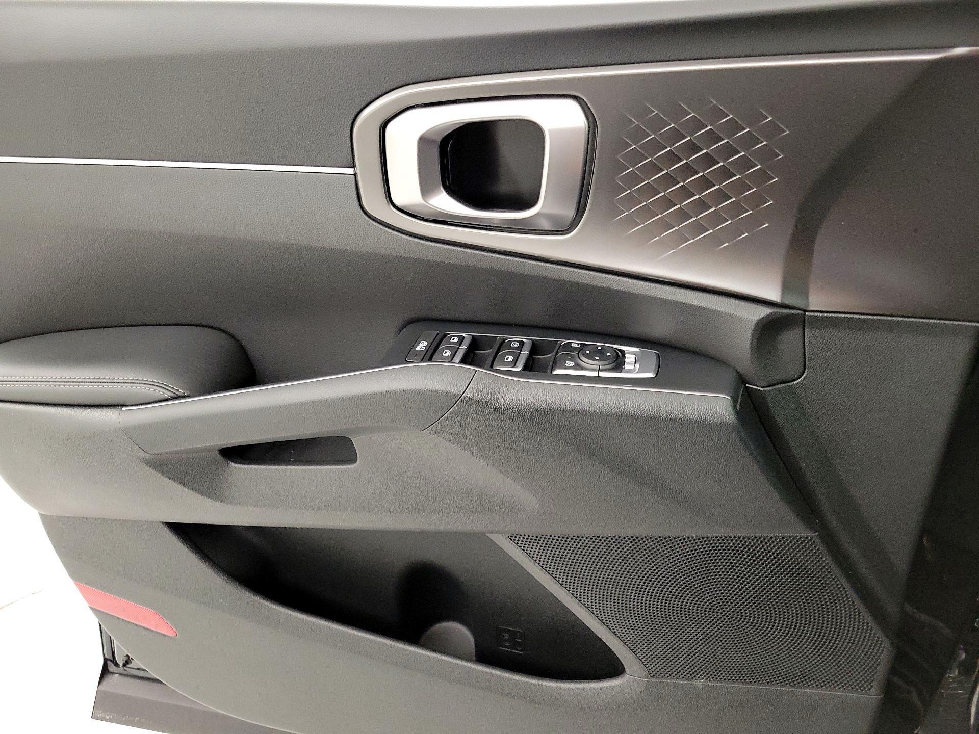 Thumbnail: 2023 Kia Sorento - 12