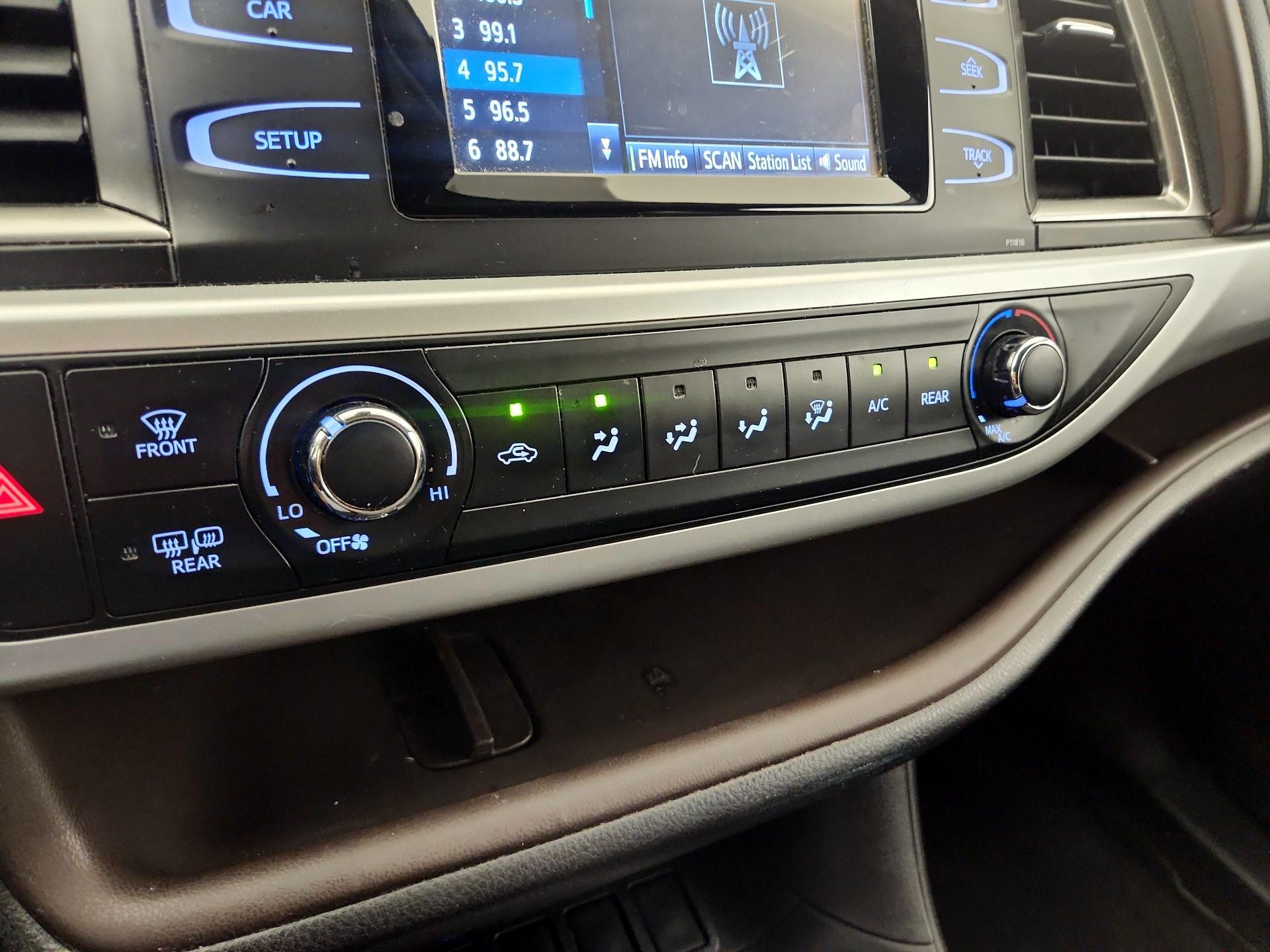 Thumbnail: 2019 Toyota Highlander - 14