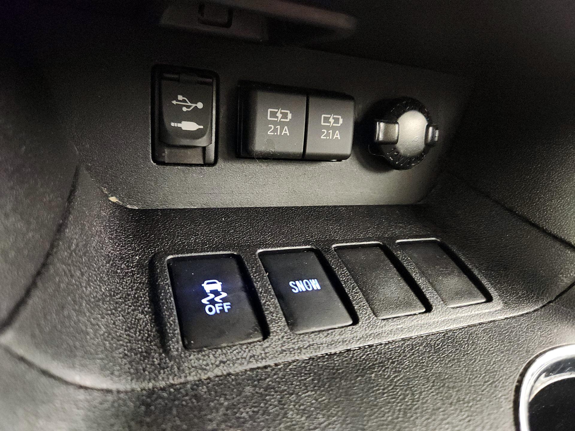 Thumbnail: 2019 Toyota Highlander - 16