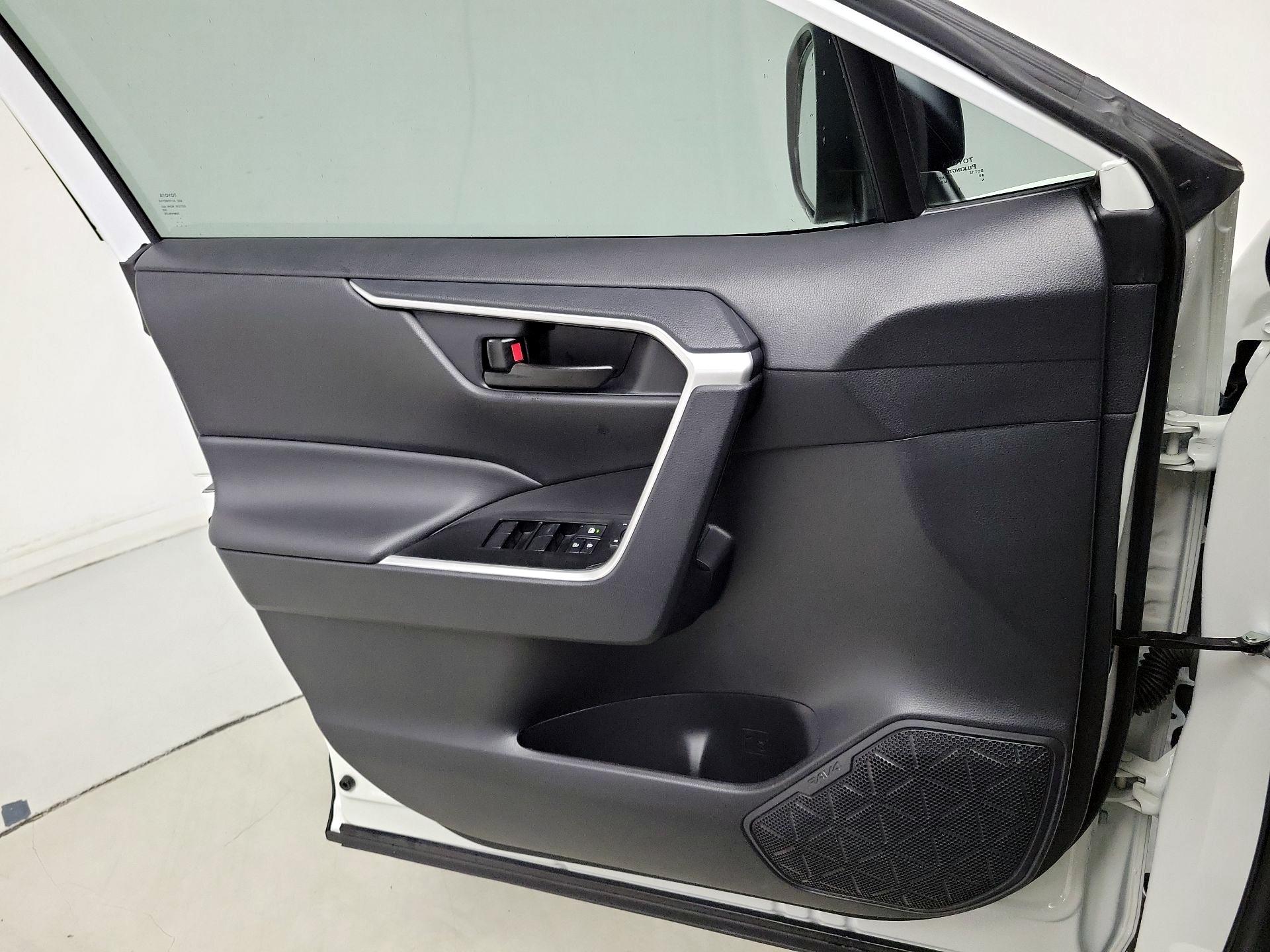 Thumbnail: 2025 Toyota RAV4 - 12