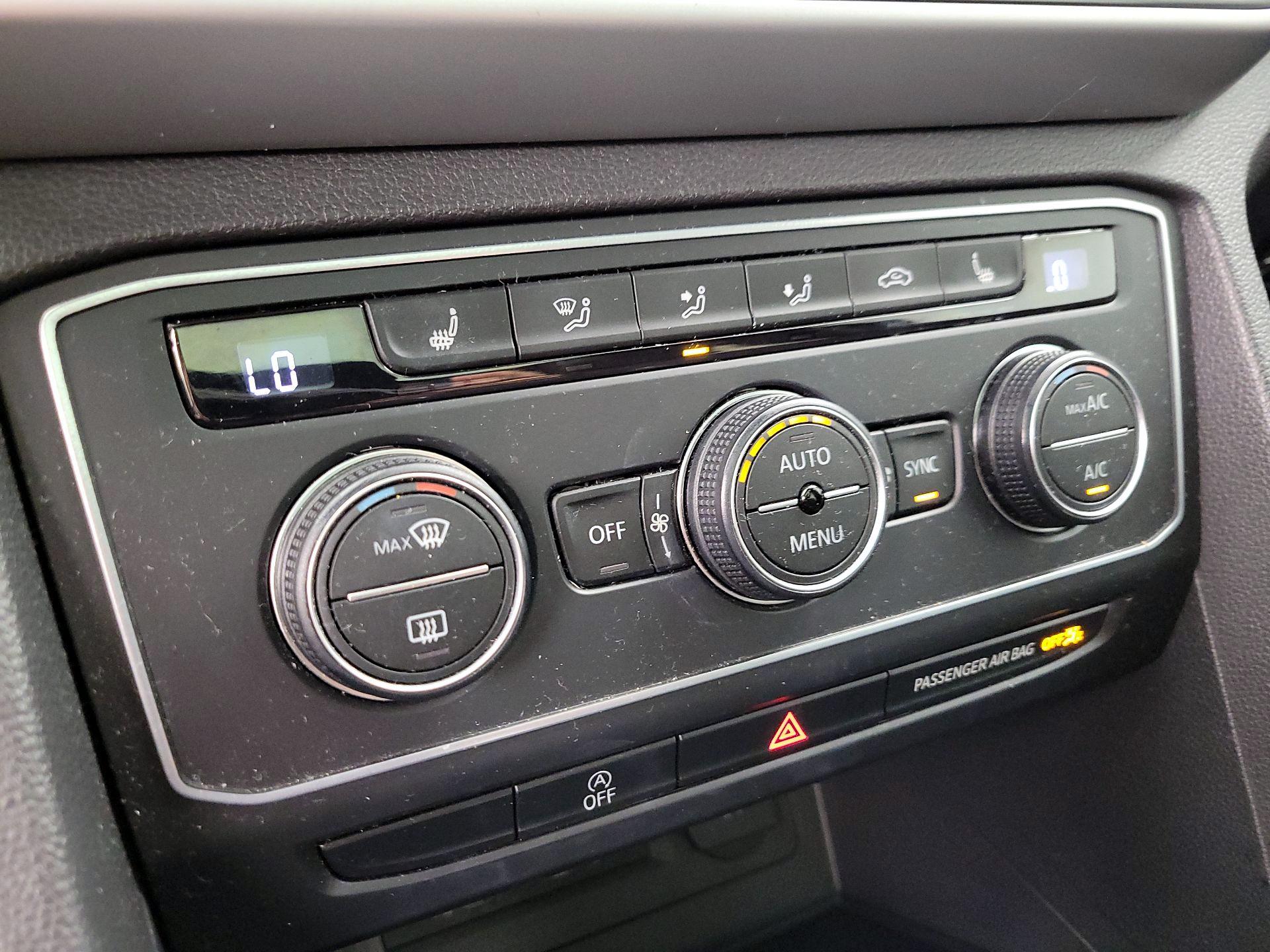 Thumbnail: 2021 Volkswagen Atlas - 16