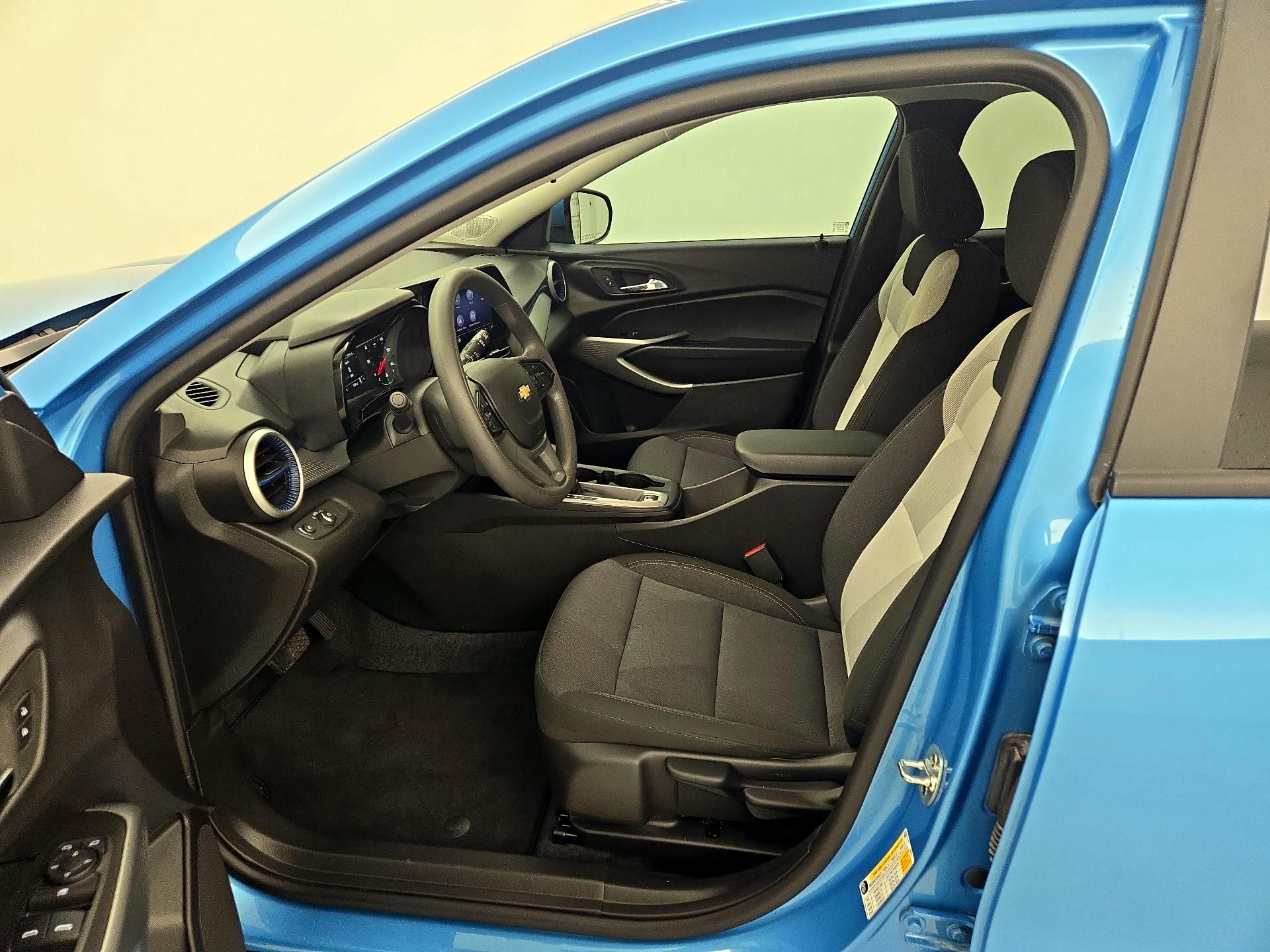 Thumbnail: 2025 Chevrolet Trax - 9