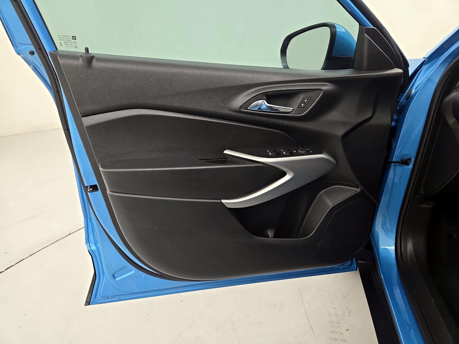 Thumbnail: 2025 Chevrolet Trax - 10