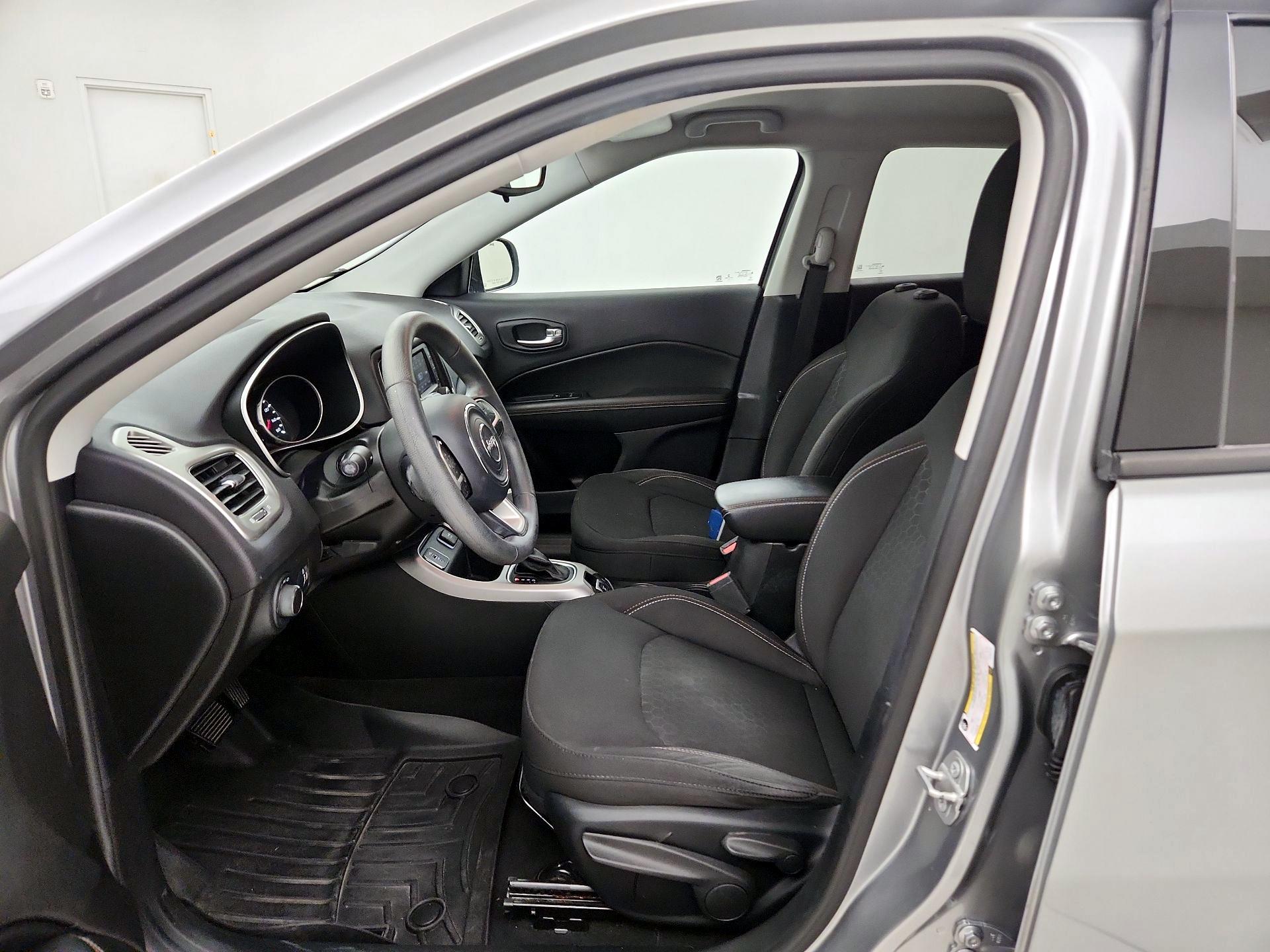 Thumbnail: 2018 Jeep Compass - 9