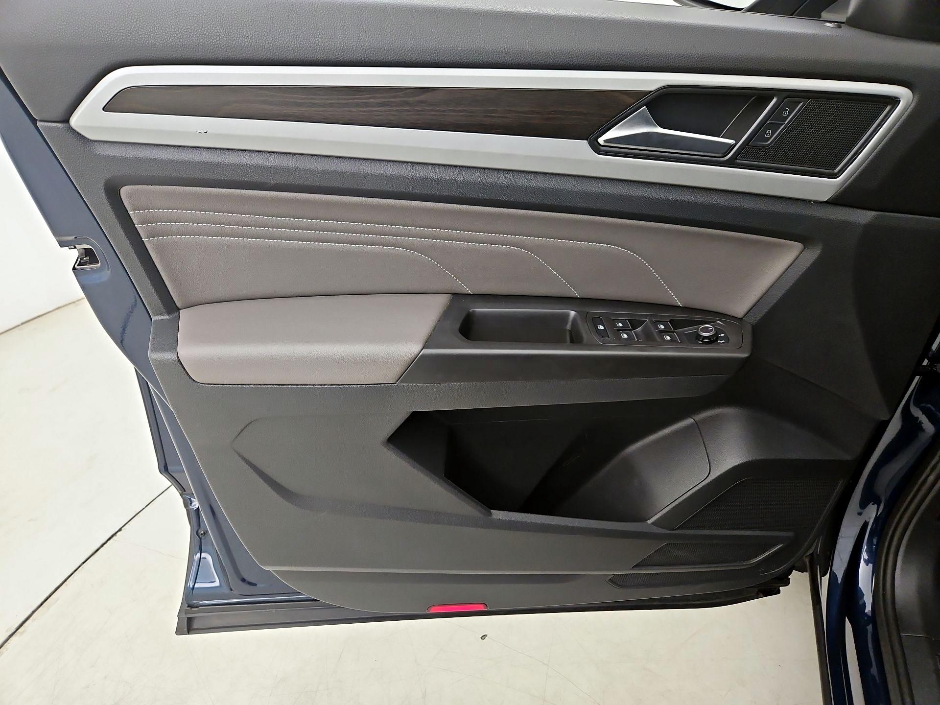 Thumbnail: 2022 Volkswagen Atlas - 12