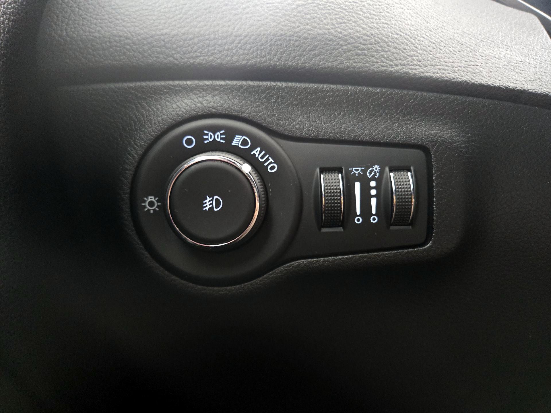 Thumbnail: 2021 Jeep Compass - 13