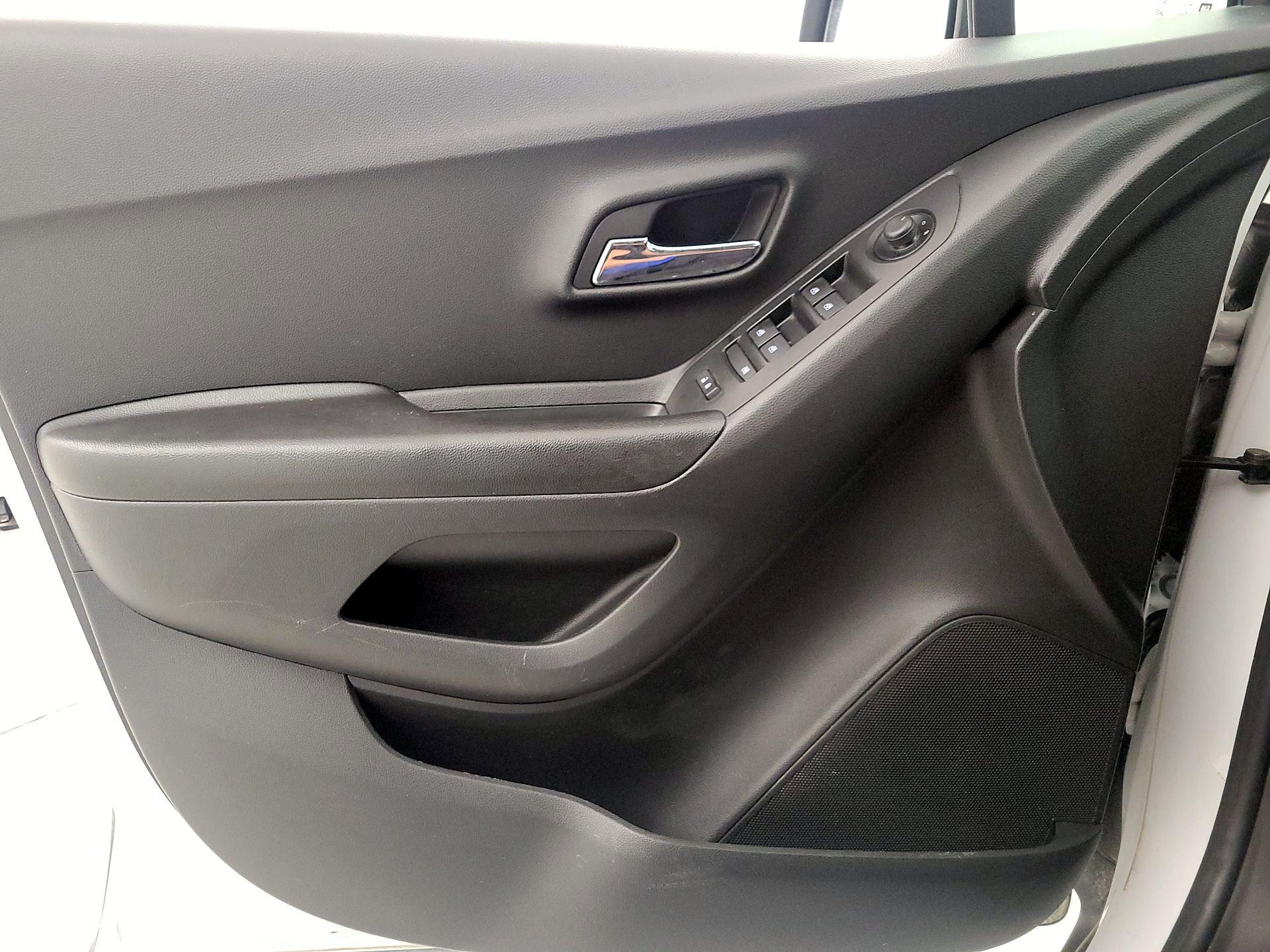 Thumbnail: 2022 Chevrolet Trax - 12