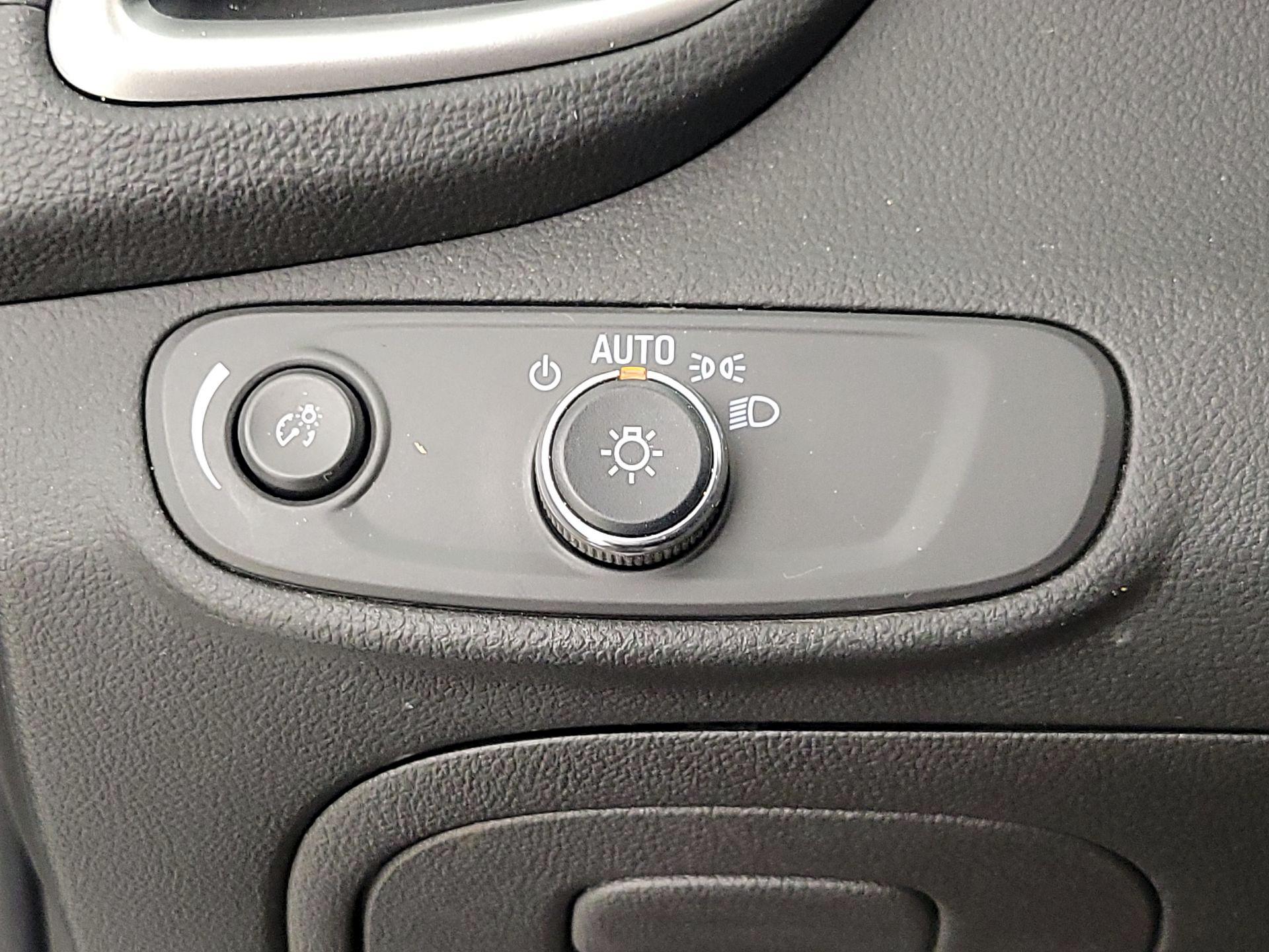 Thumbnail: 2022 Chevrolet Trax - 13