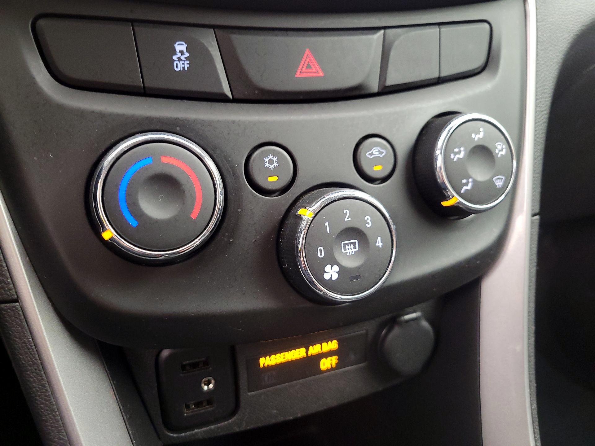 Thumbnail: 2022 Chevrolet Trax - 16