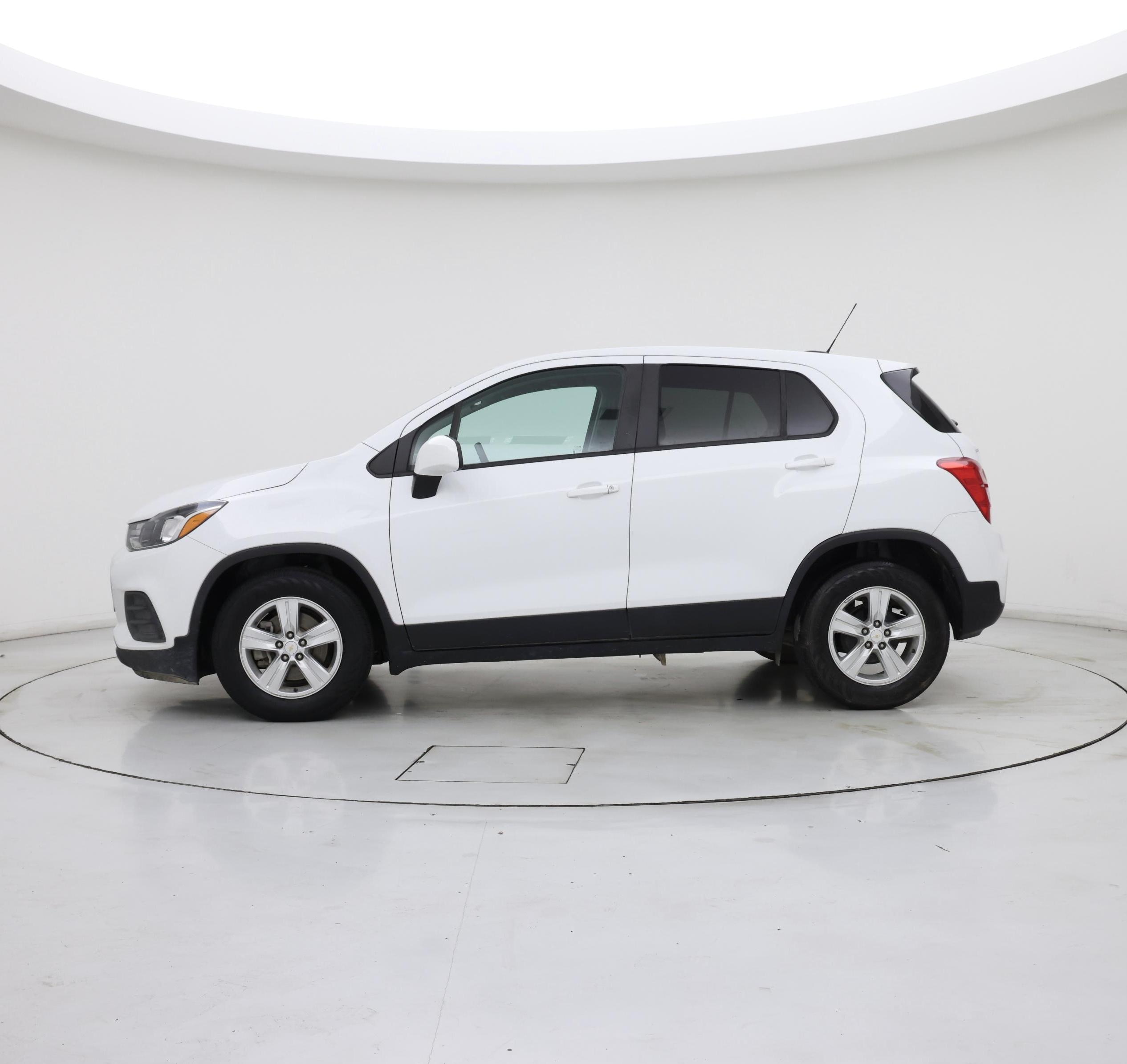 Thumbnail: 2022 Chevrolet Trax - 3