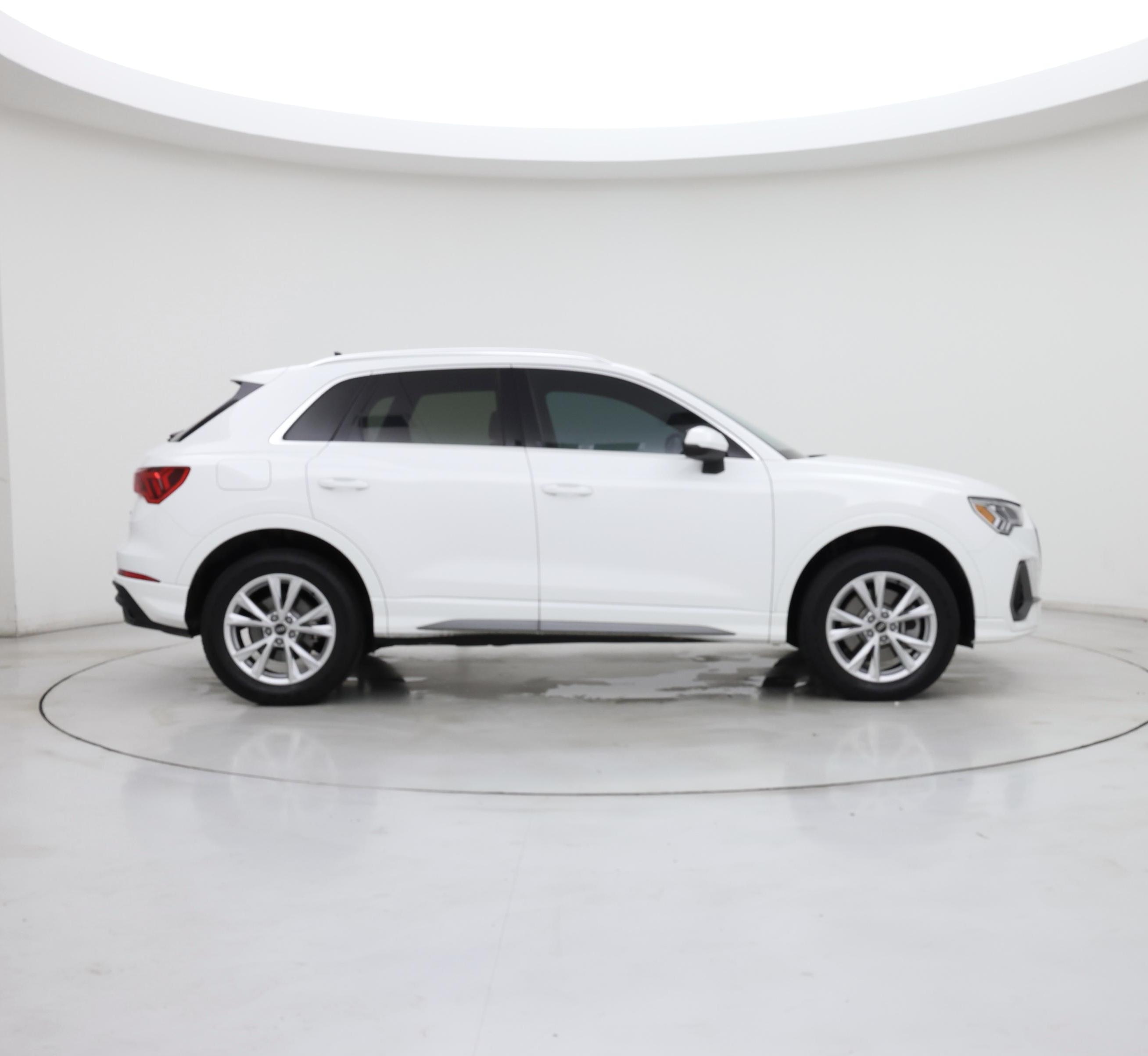 Thumbnail: 2023 Audi Q3 - 7