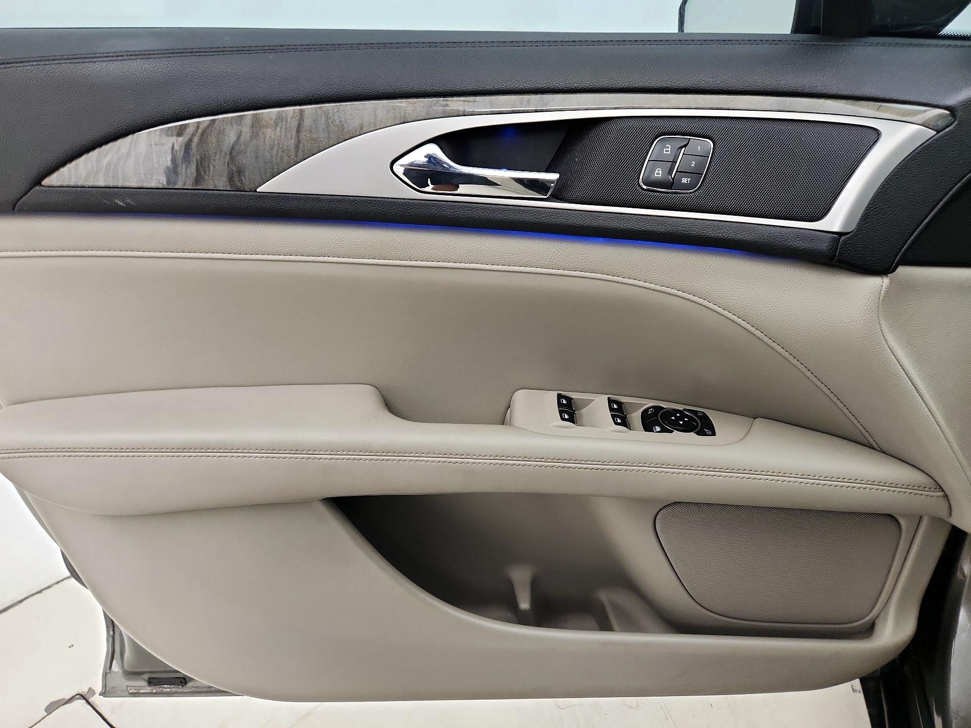 Thumbnail: 2017 Lincoln MKZ - 12