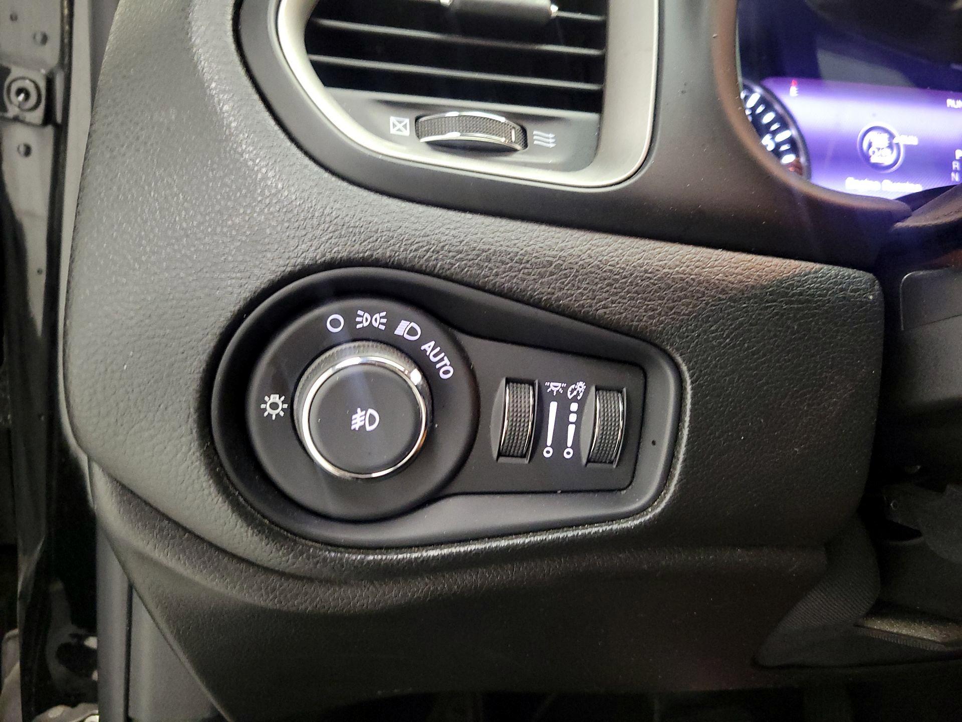 Thumbnail: 2021 Jeep Renegade - 13