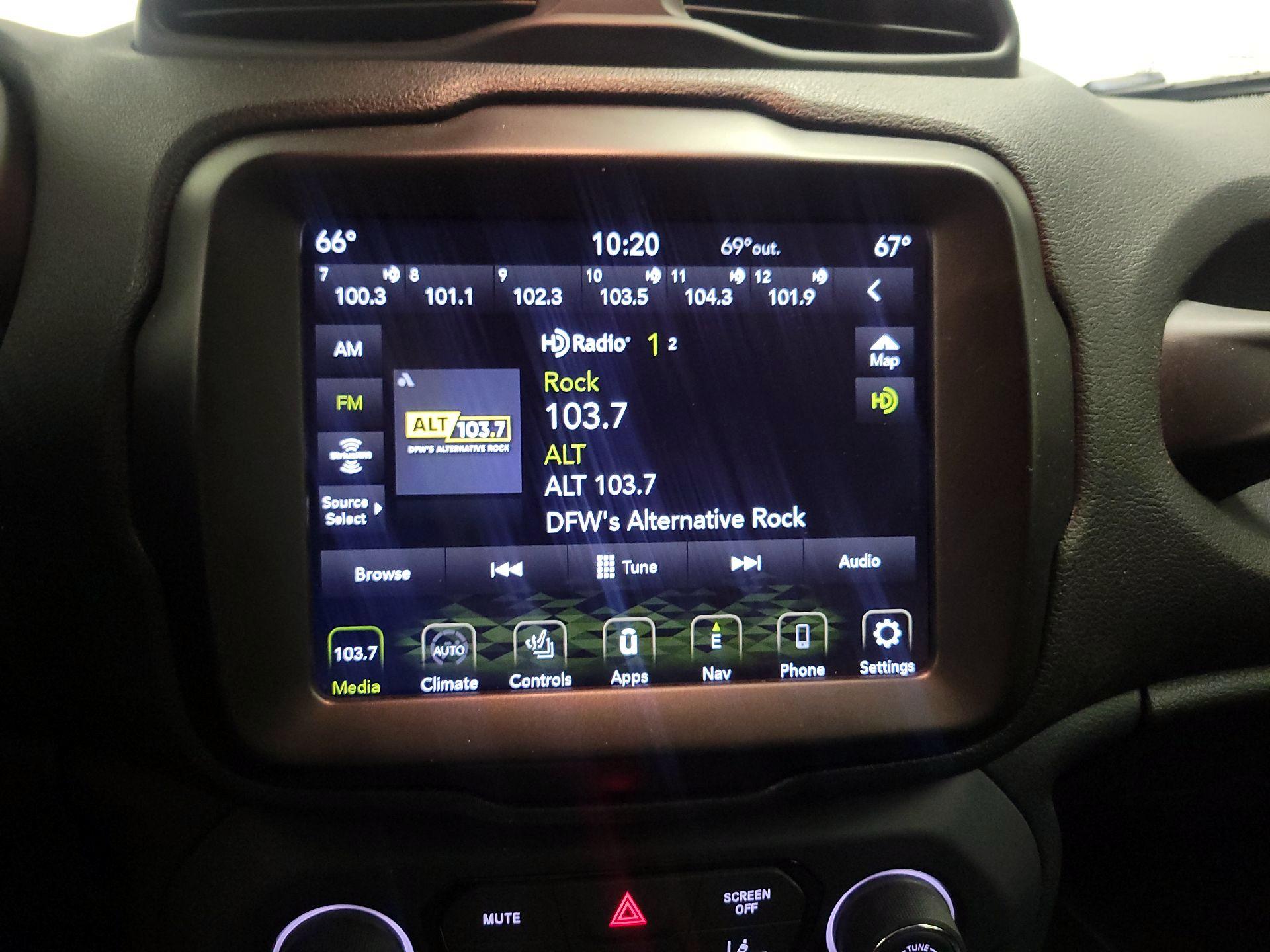 Thumbnail: 2021 Jeep Renegade - 16