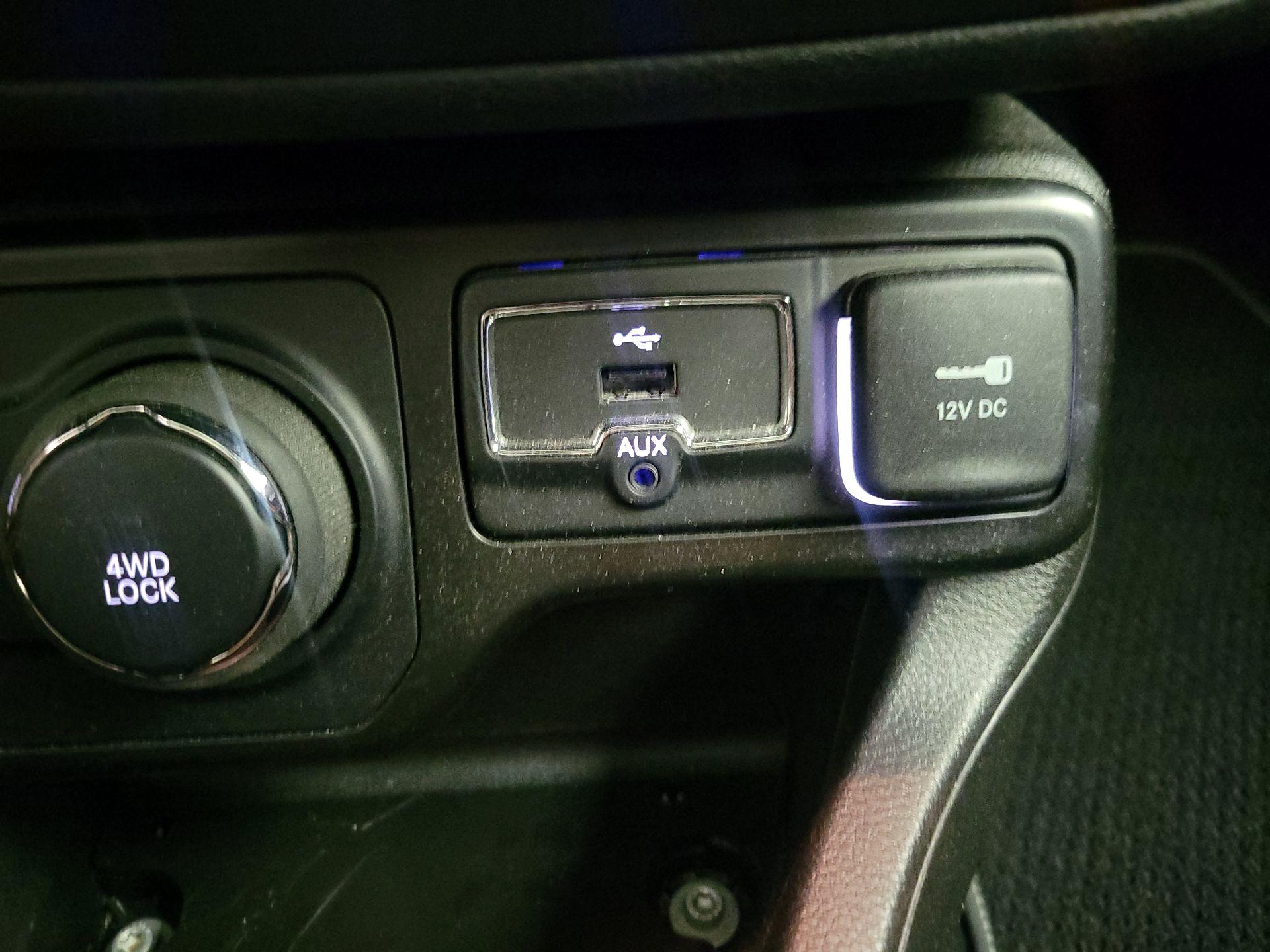 Thumbnail: 2021 Jeep Renegade - 19