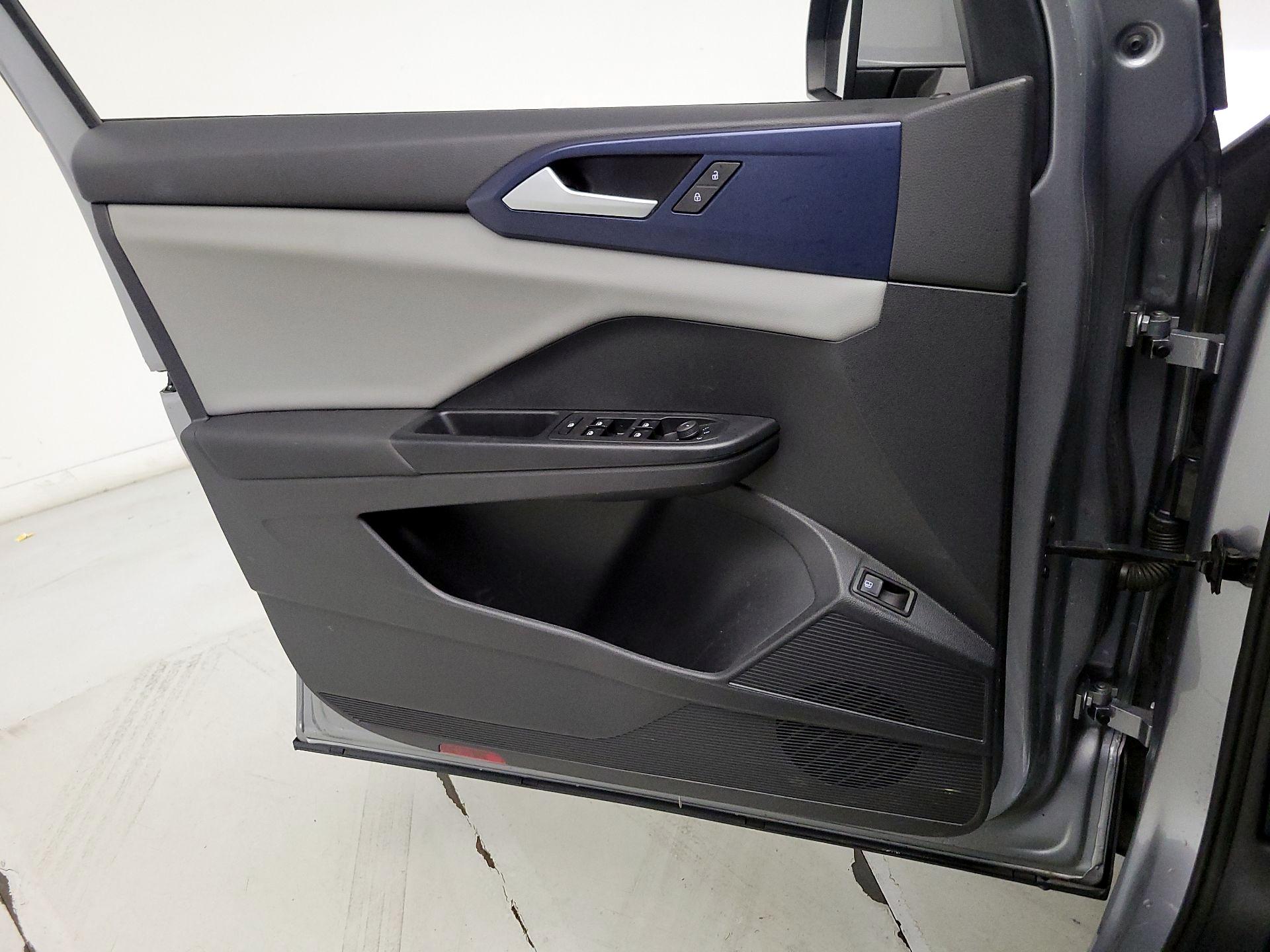 Thumbnail: 2022 Volkswagen Taos - 12