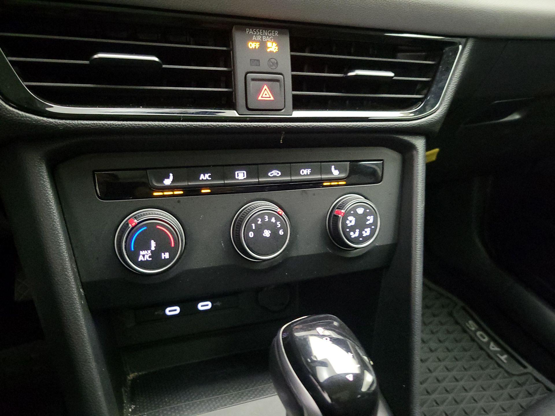 Thumbnail: 2022 Volkswagen Taos - 16