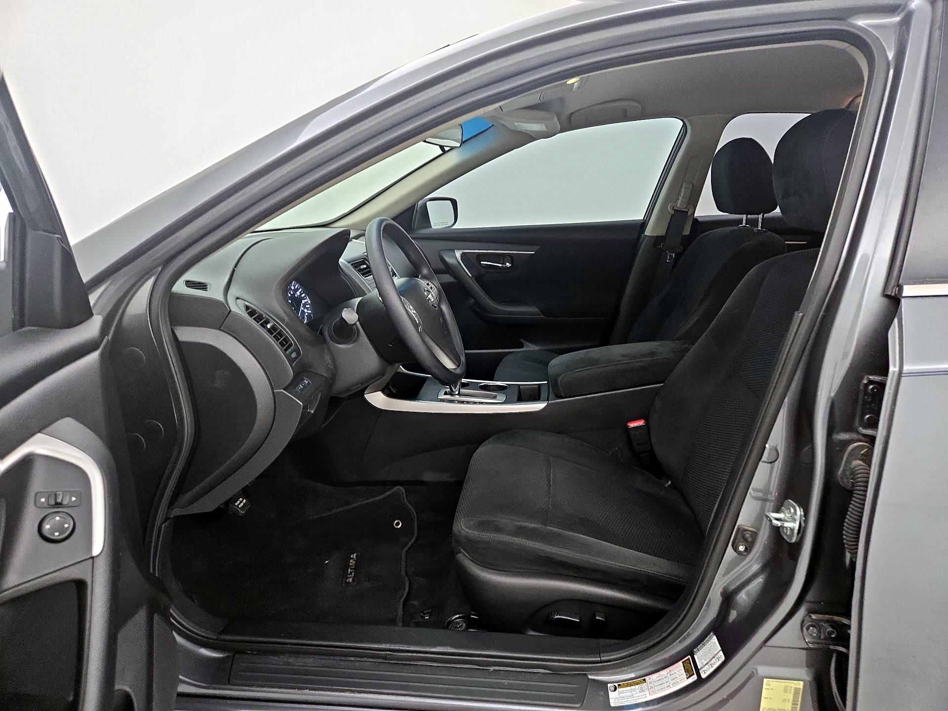 Thumbnail: 2015 Nissan Altima - 9