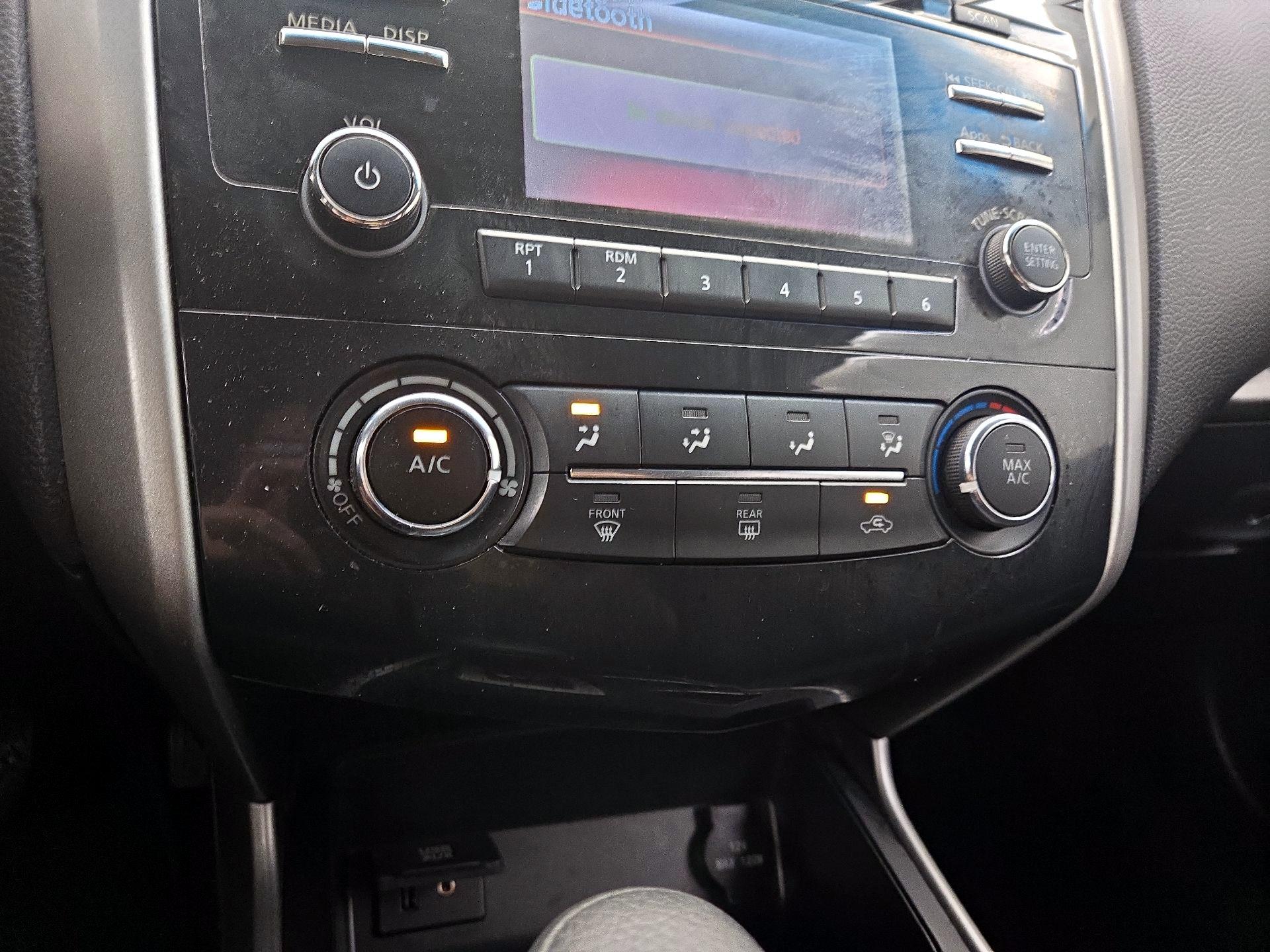 Thumbnail: 2015 Nissan Altima - 14