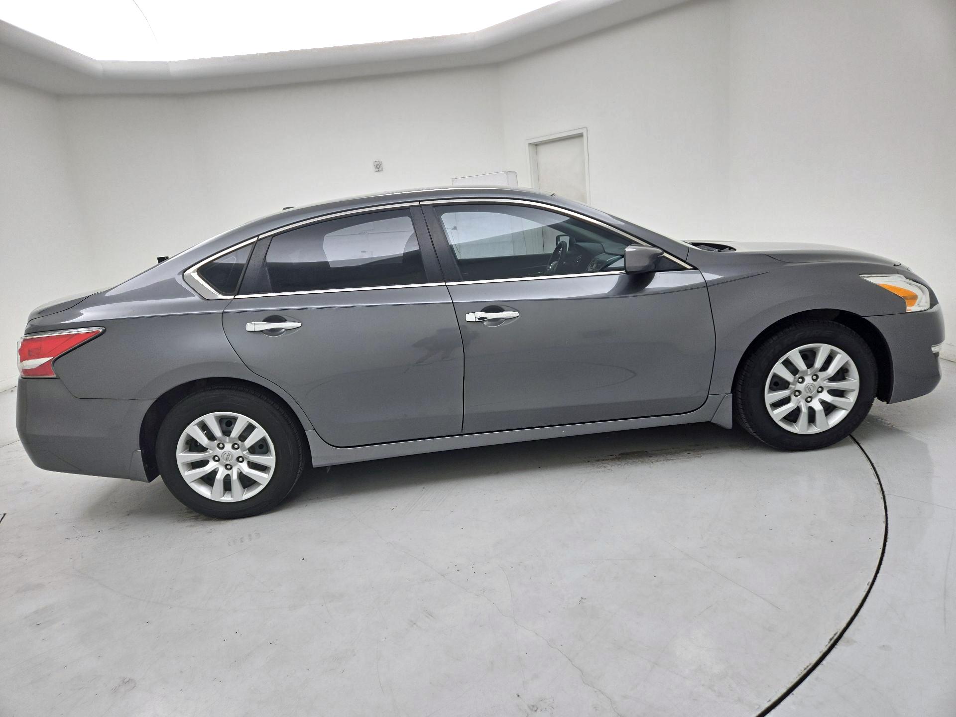 Thumbnail: 2015 Nissan Altima - 4