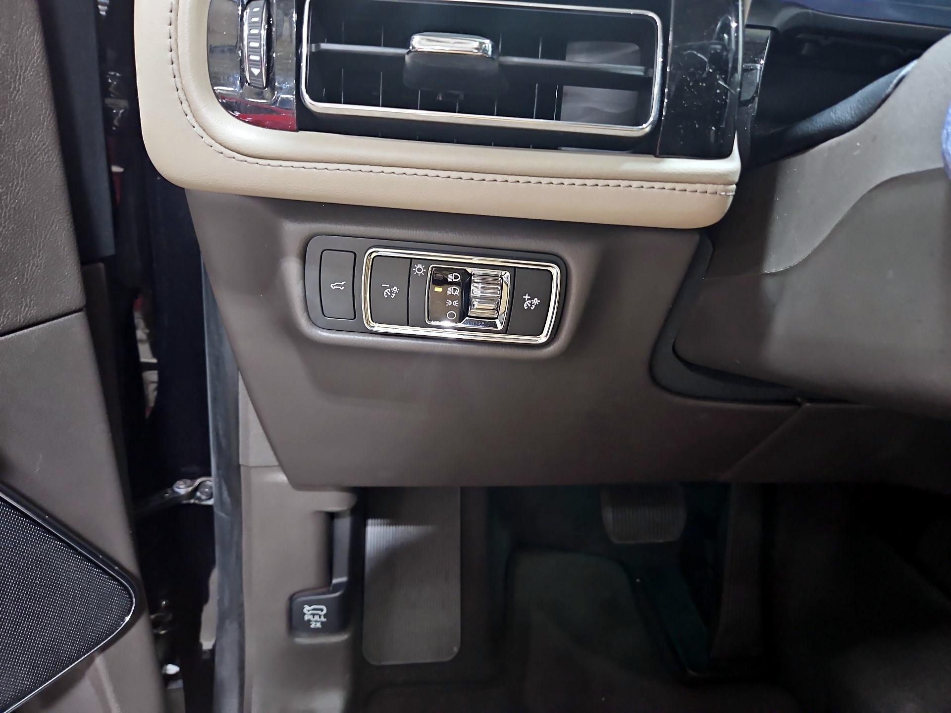 Thumbnail: 2023 Lincoln Aviator - 13