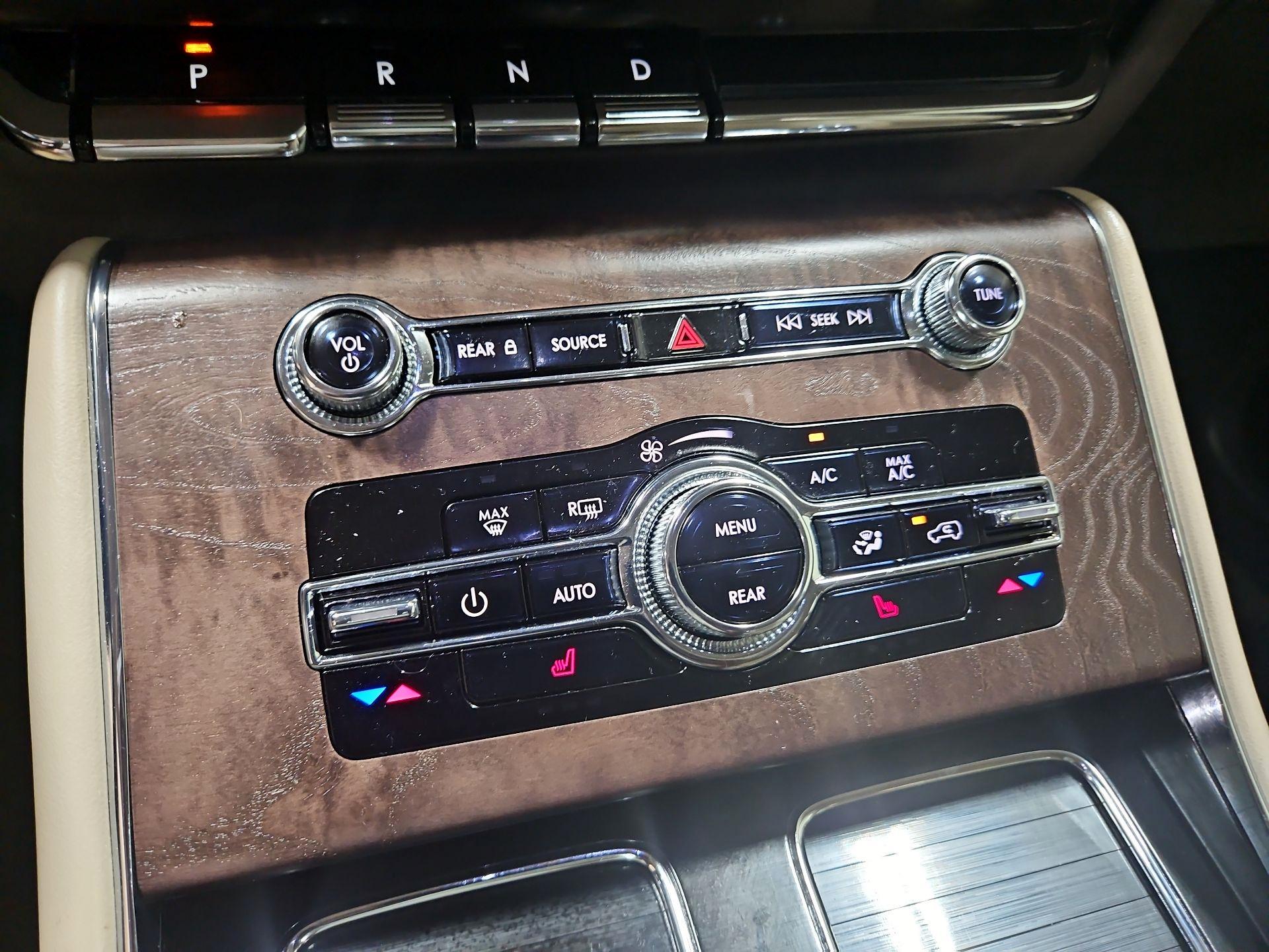 Thumbnail: 2023 Lincoln Aviator - 16