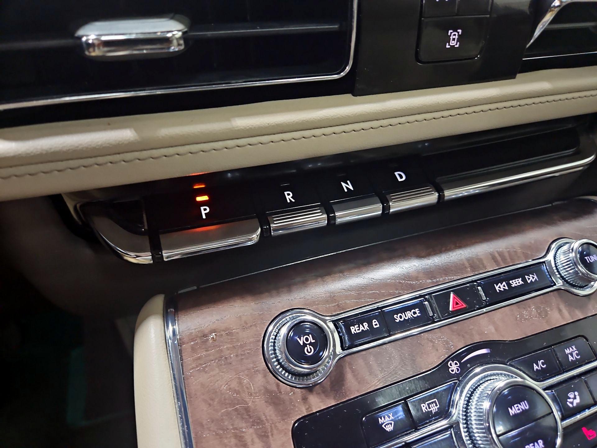 Thumbnail: 2023 Lincoln Aviator - 17