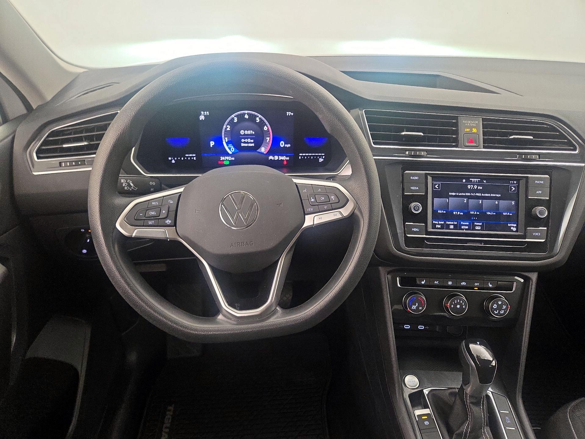 Thumbnail: 2023 Volkswagen Tiguan - 10