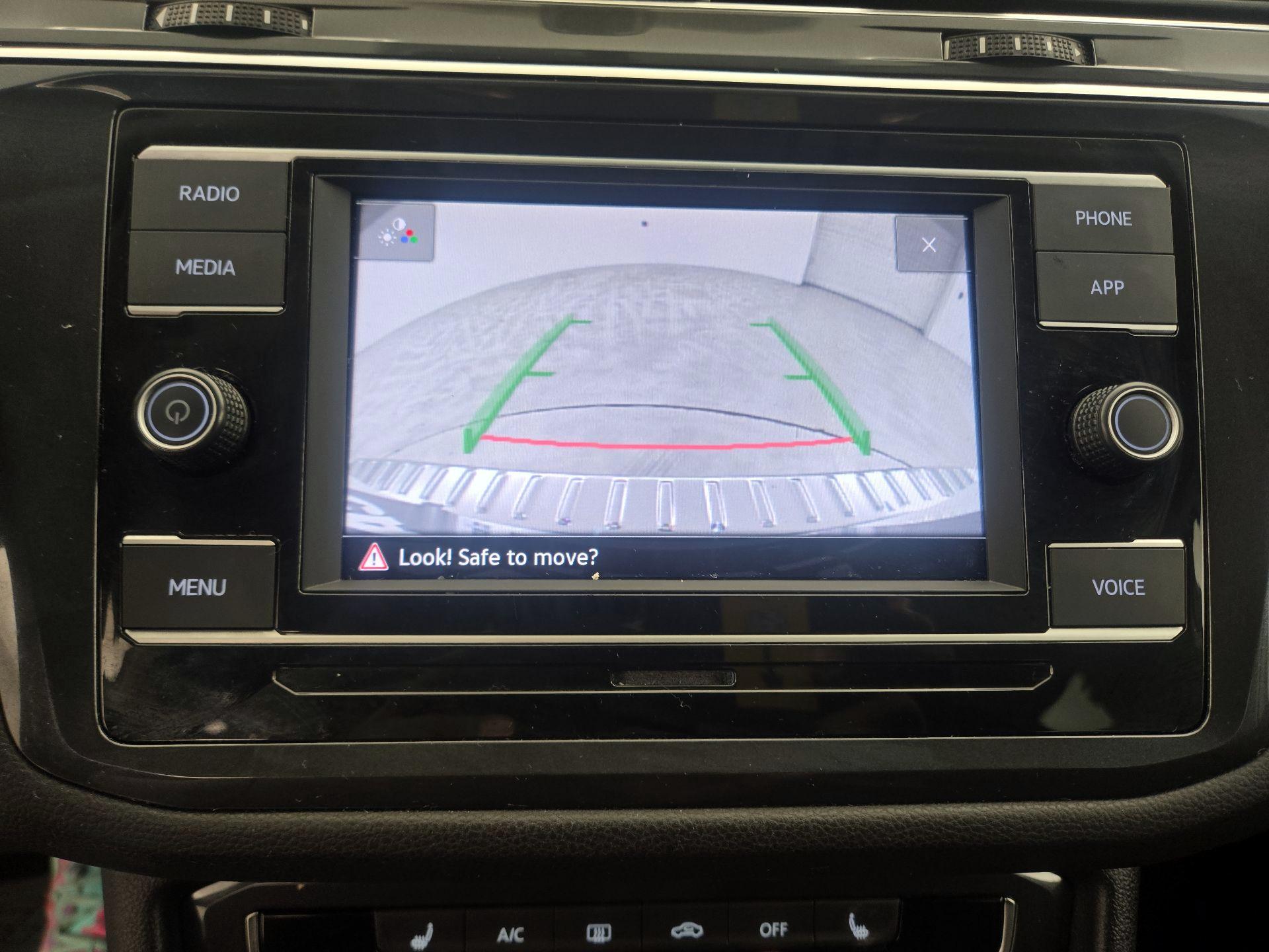 Thumbnail: 2023 Volkswagen Tiguan - 14