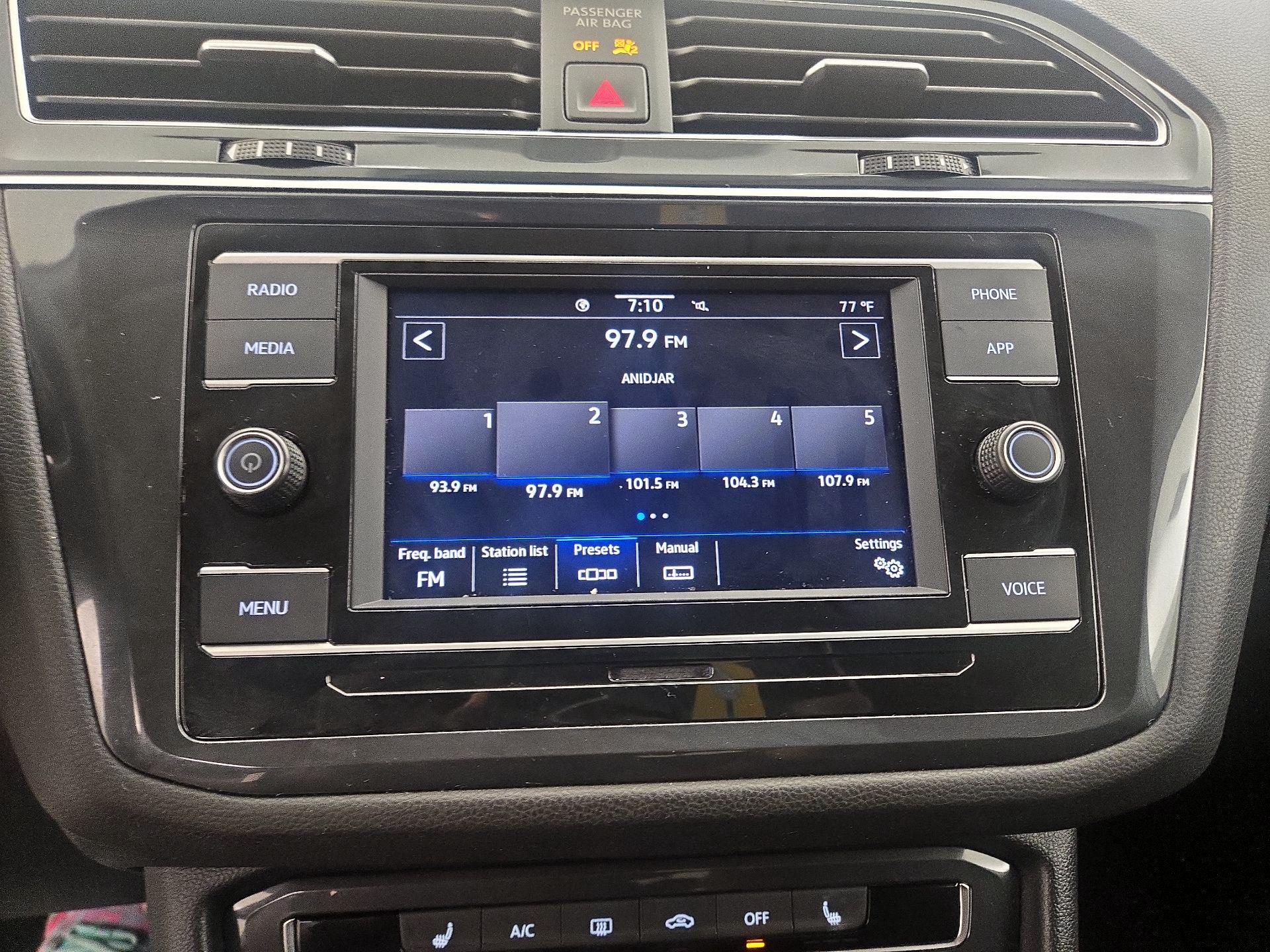 Thumbnail: 2023 Volkswagen Tiguan - 15