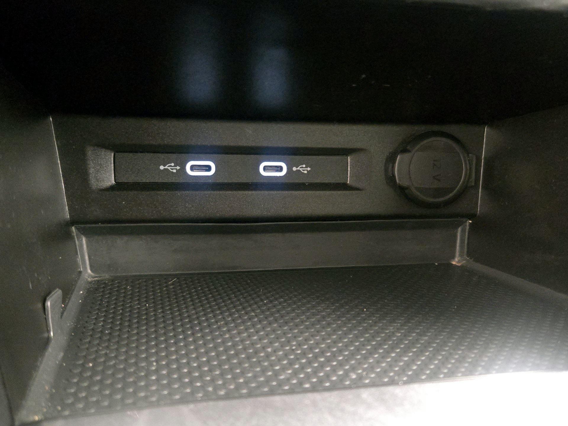 Thumbnail: 2023 Volkswagen Tiguan - 18