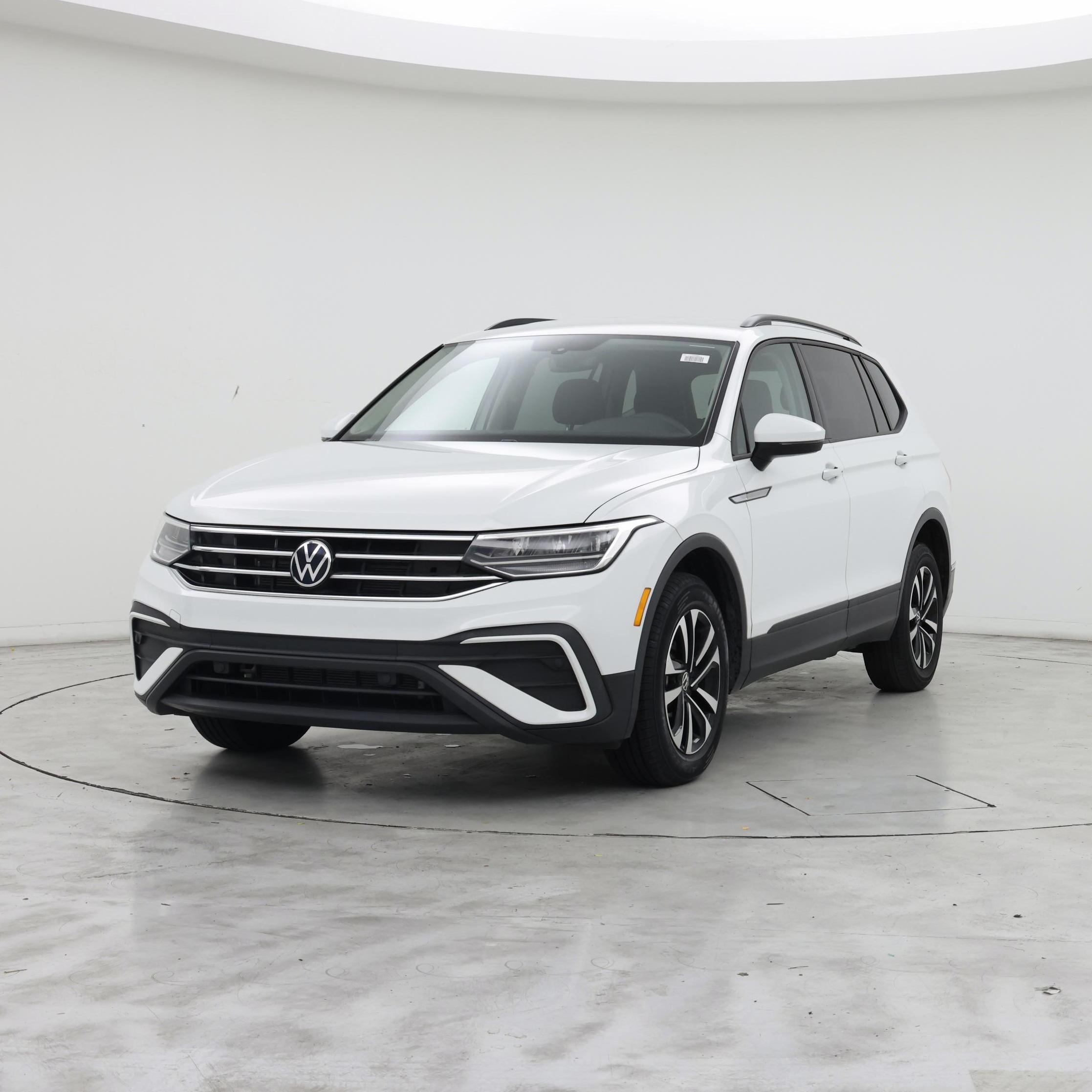 Thumbnail: 2023 Volkswagen Tiguan - 4