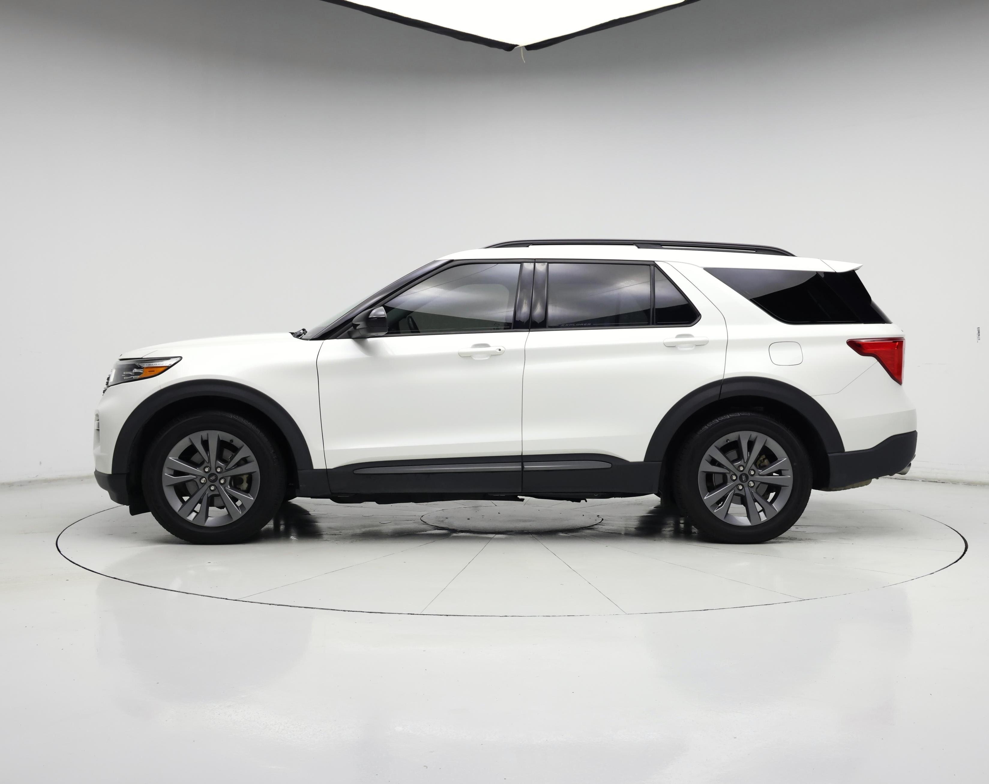 Thumbnail: 2022 Ford Explorer - 3