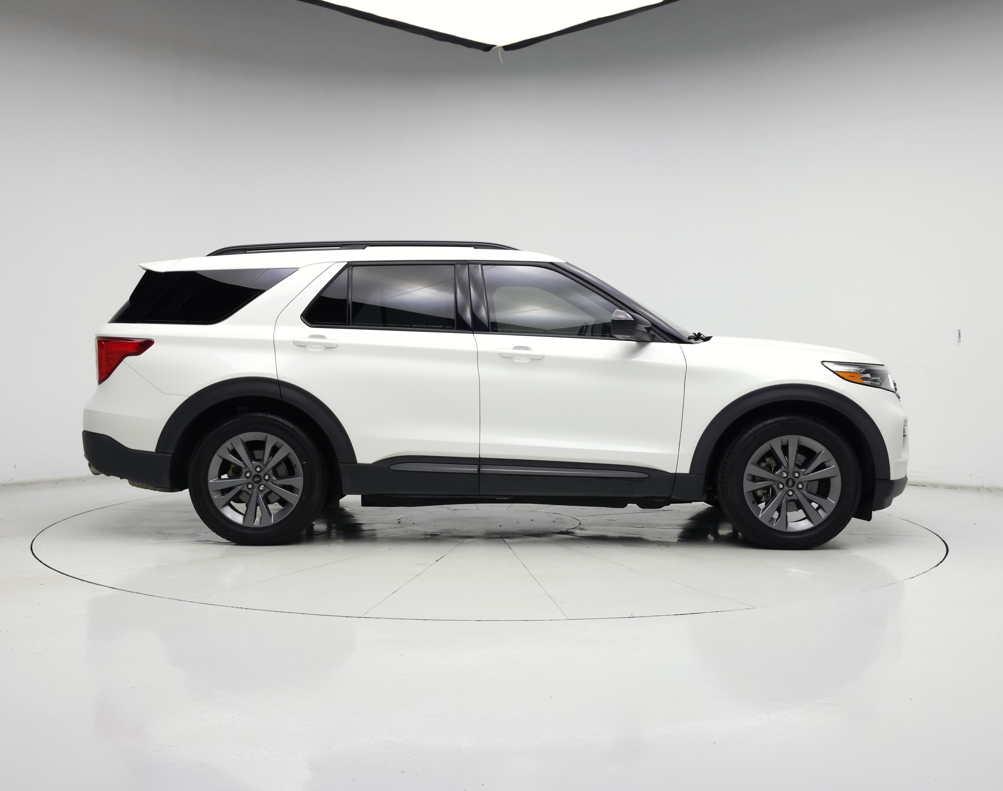 Thumbnail: 2022 Ford Explorer - 7