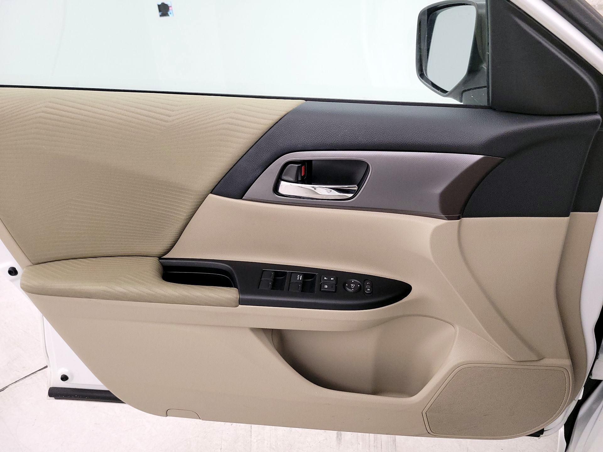 Thumbnail: 2015 Honda Accord - 12
