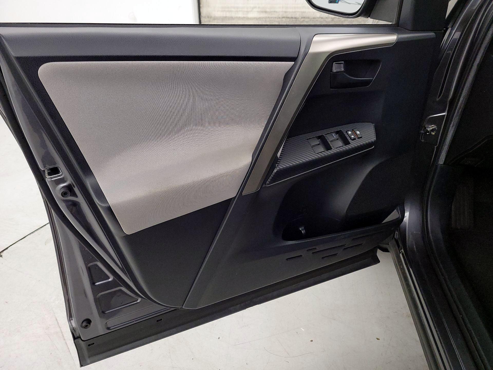 Thumbnail: 2014 Toyota RAV4 - 12