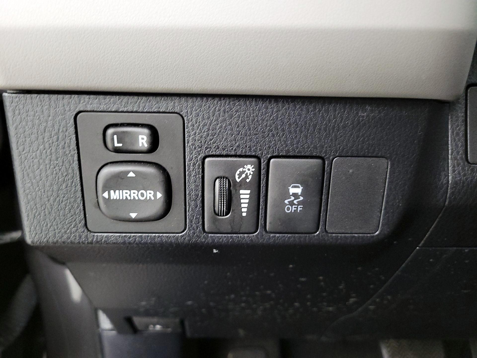 Thumbnail: 2014 Toyota RAV4 - 13