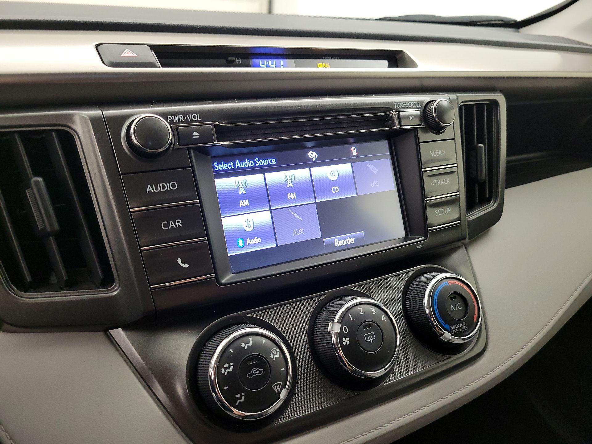 Thumbnail: 2014 Toyota RAV4 - 15