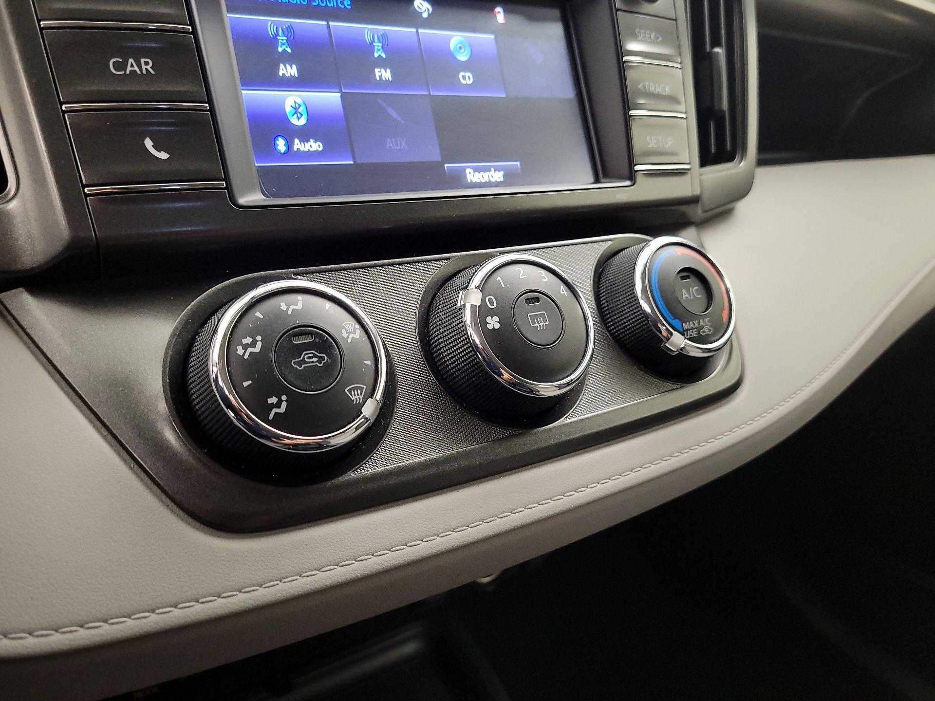 Thumbnail: 2014 Toyota RAV4 - 16