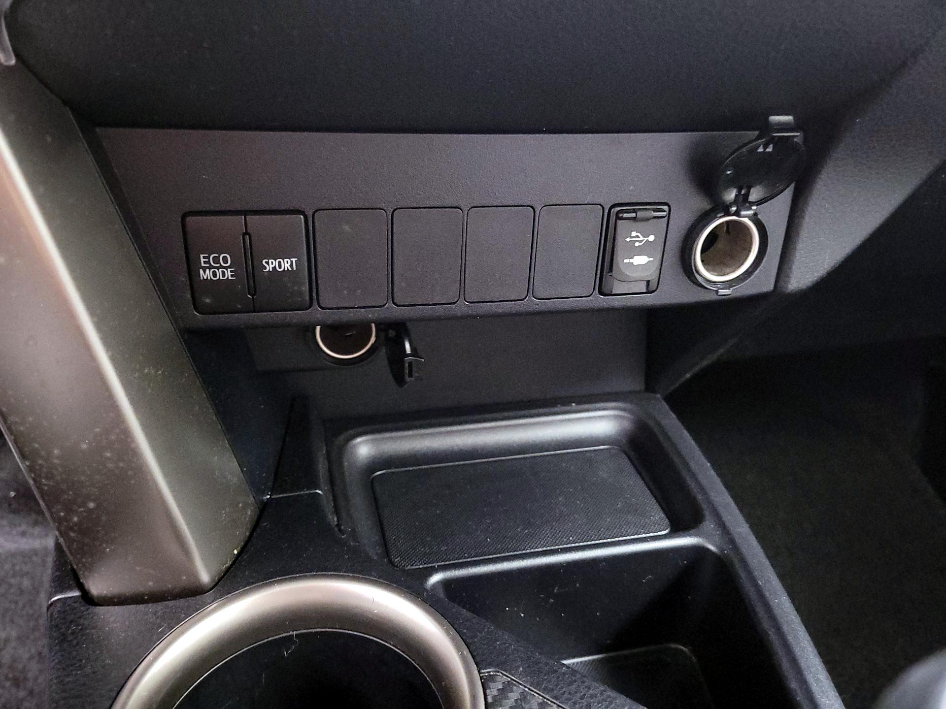 Thumbnail: 2014 Toyota RAV4 - 18