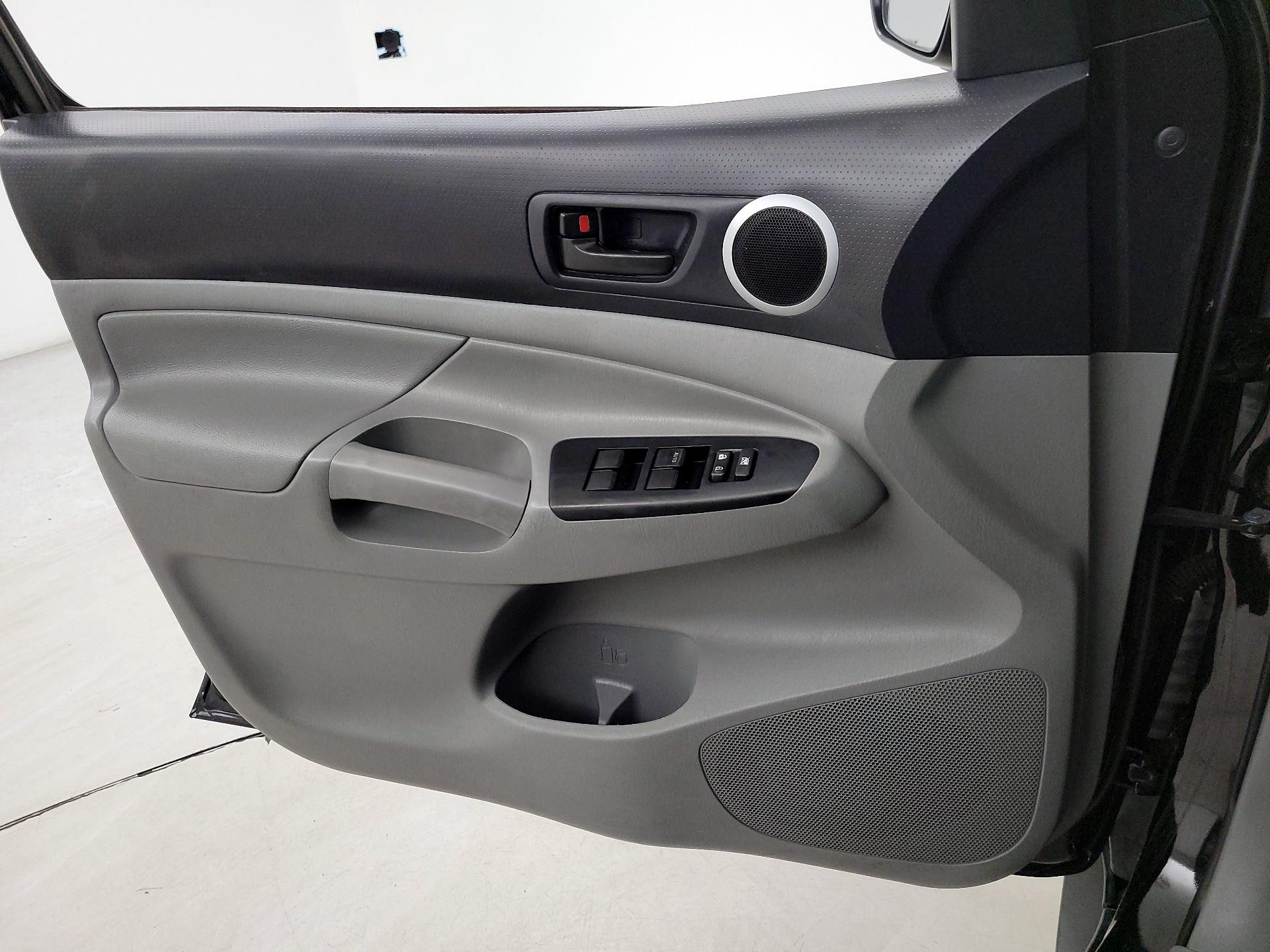 Thumbnail: 2014 Toyota Tacoma - 12