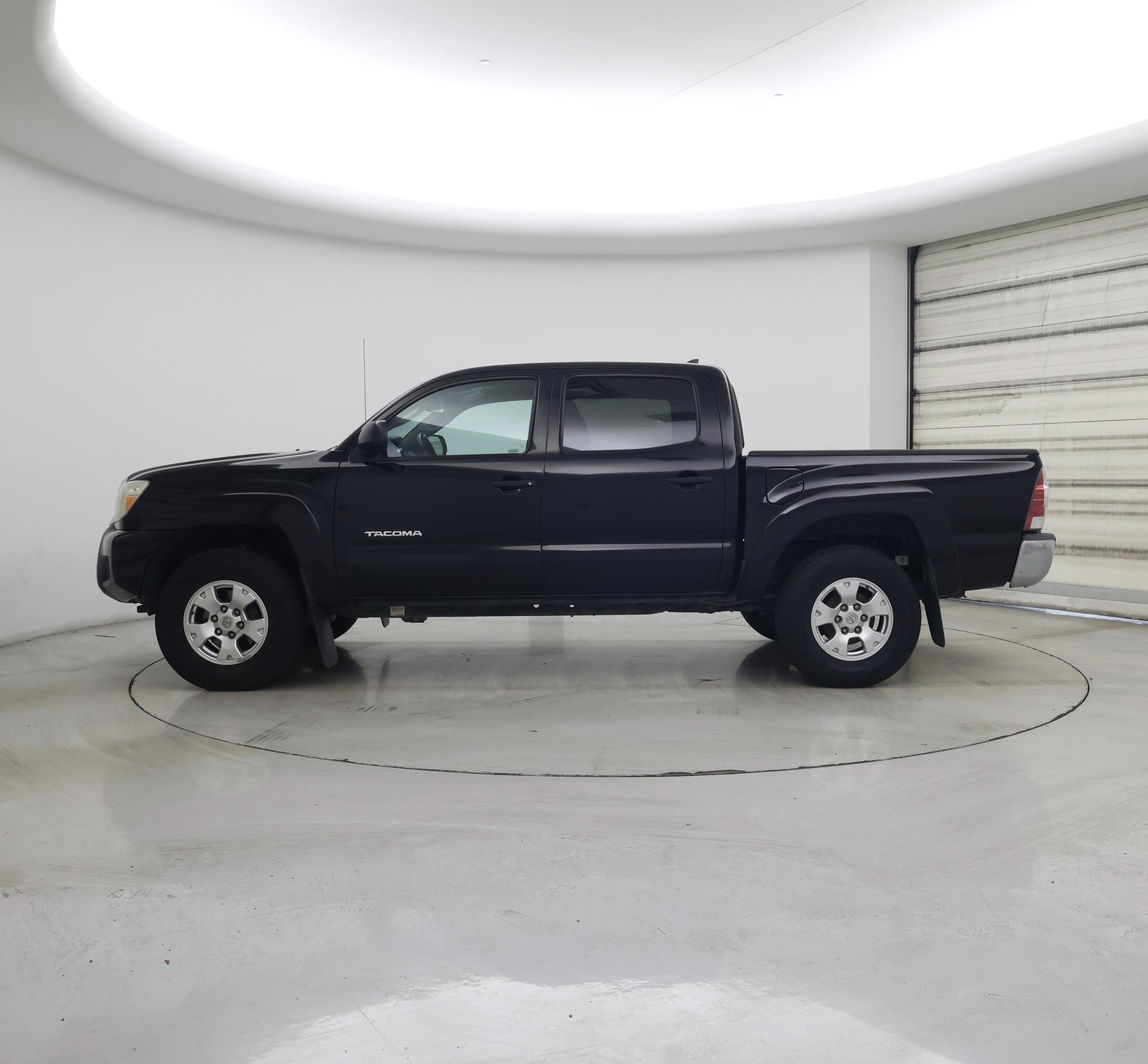 Thumbnail: 2014 Toyota Tacoma - 3