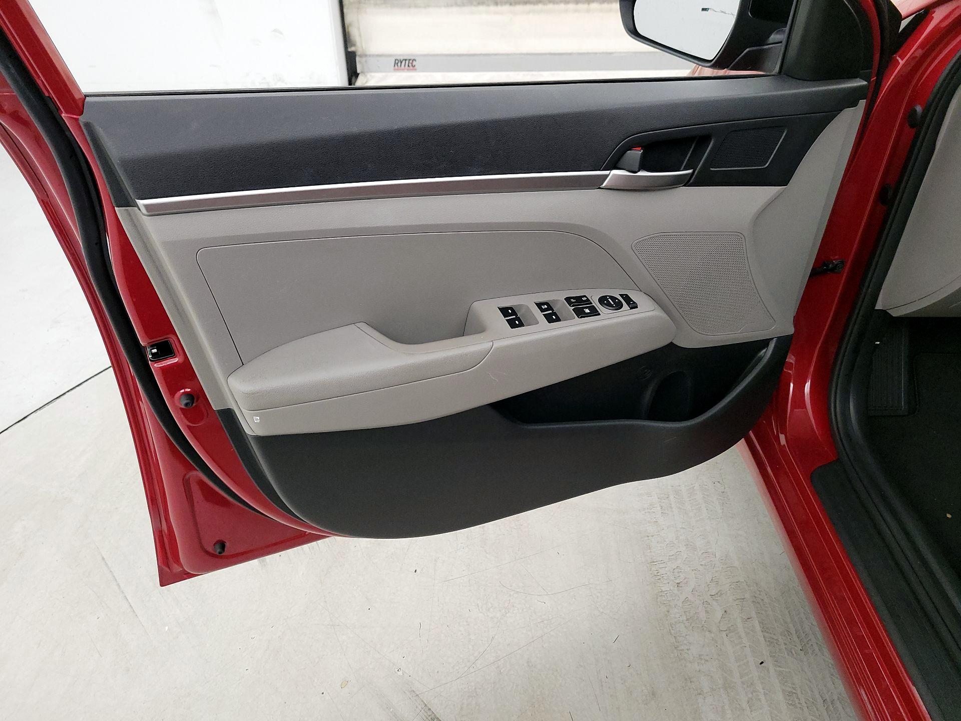 Thumbnail: 2020 Hyundai Elantra - 12