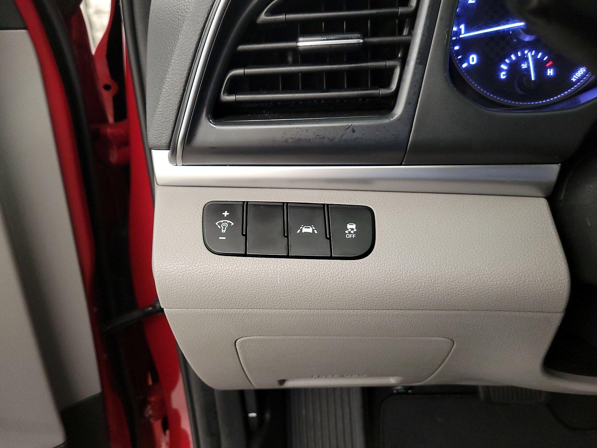 Thumbnail: 2020 Hyundai Elantra - 13