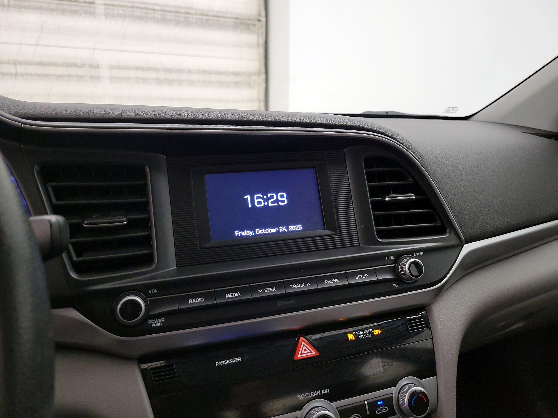 Thumbnail: 2020 Hyundai Elantra - 15