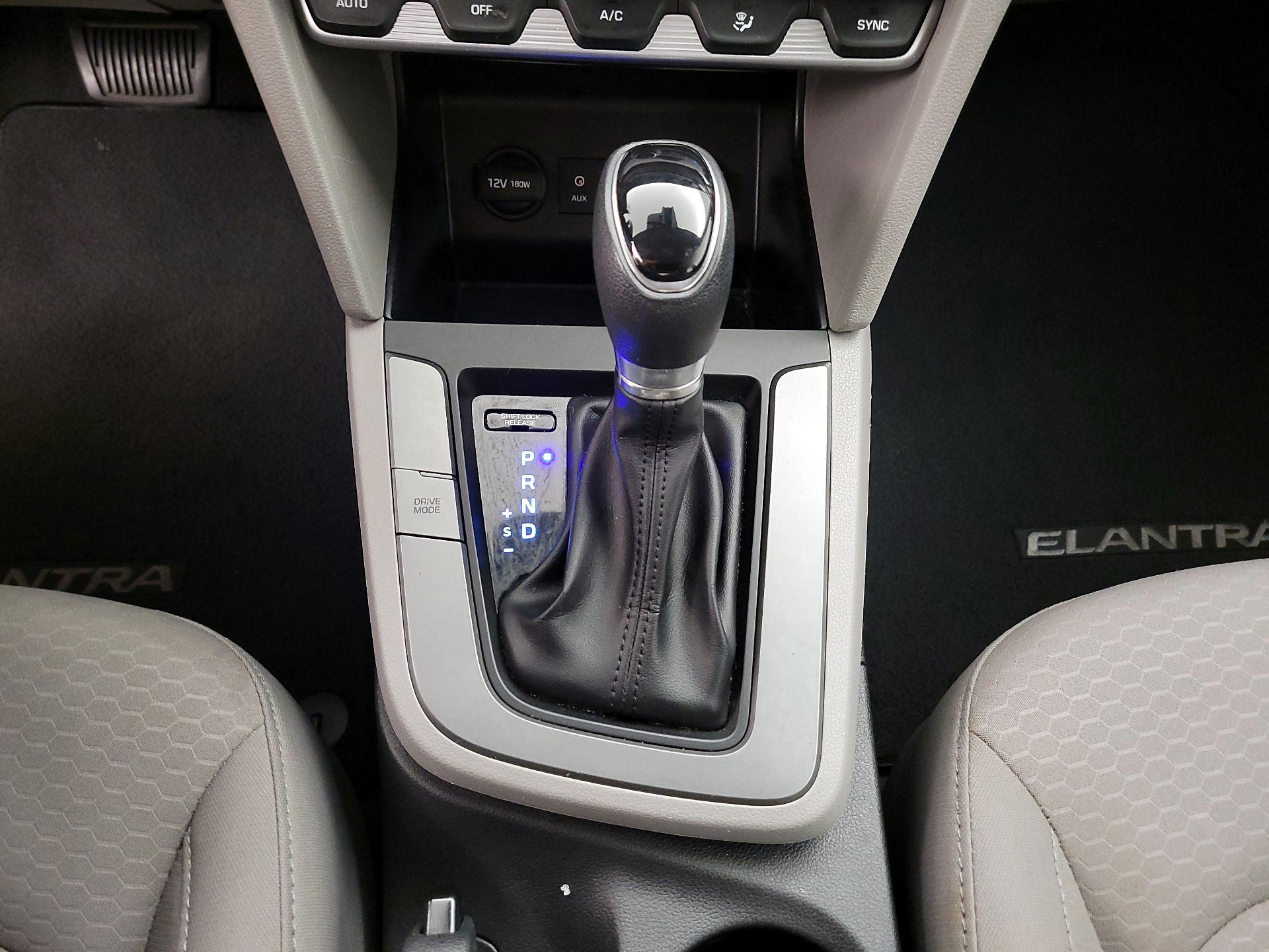 Thumbnail: 2020 Hyundai Elantra - 17